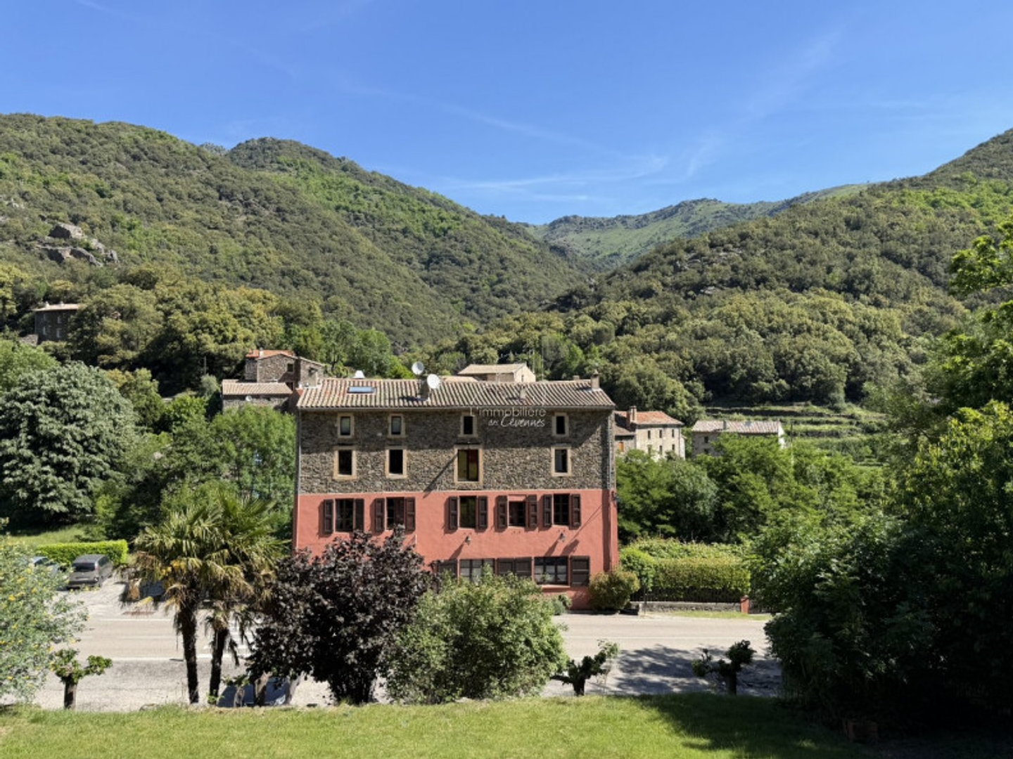 Magasin à vendre - 14 pièces - 400m2 - Val-D'aigoual (30570)