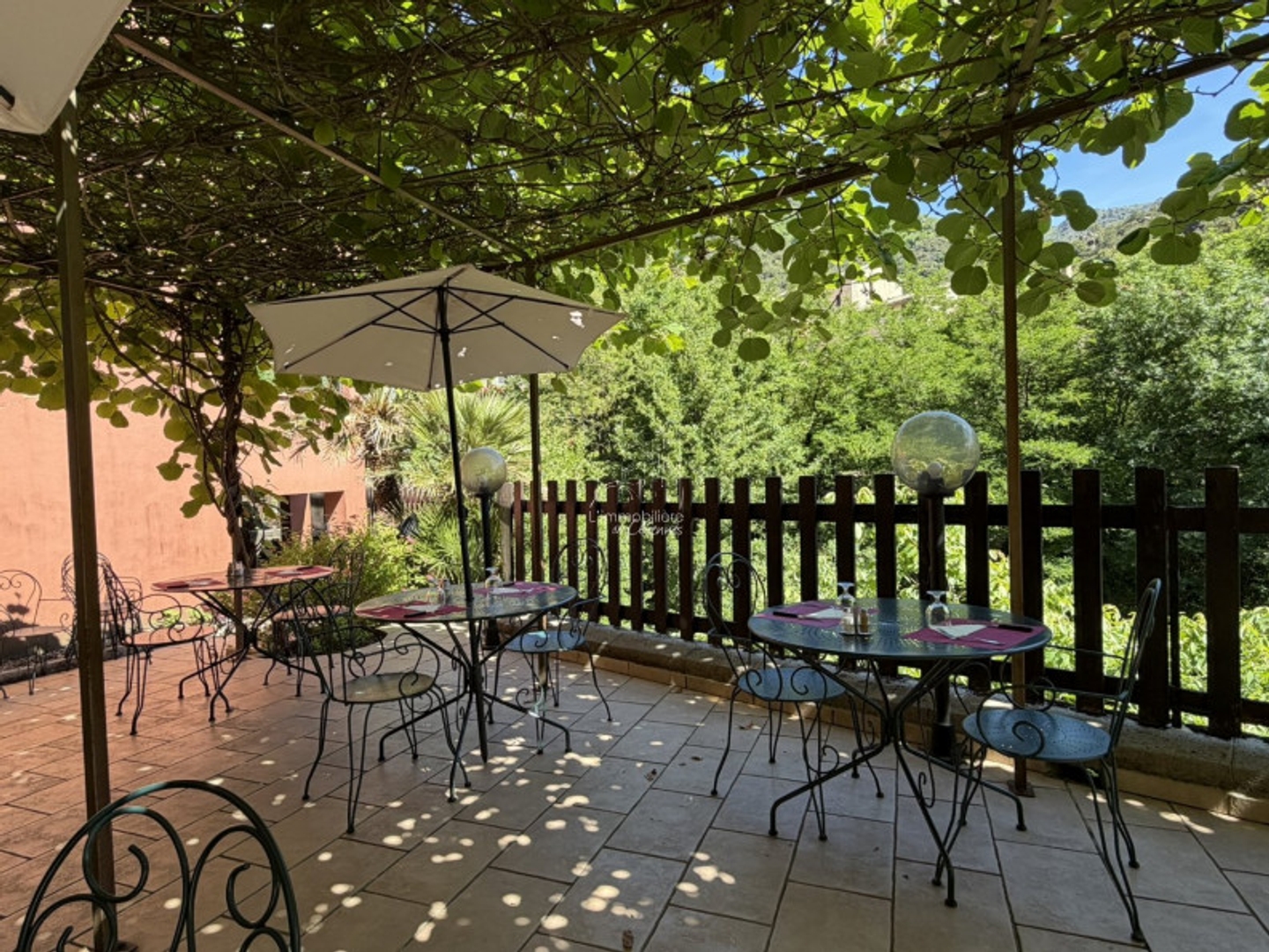 Magasin à vendre - 14 pièces - 400m2 - Val-D'aigoual (30570)