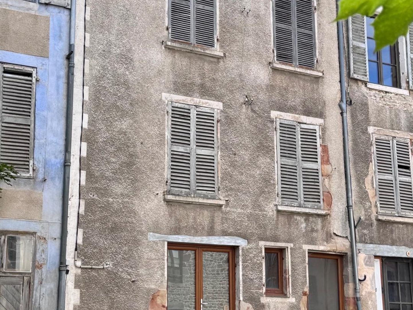 Ardes-sur-Couze - Maison de bourg composée de deux logements, idéale pour un investissement ou un projet familial