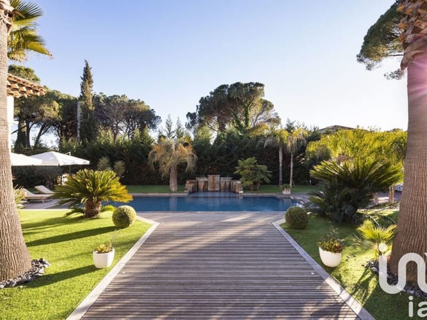 Maison à vendre - 8 pièces - 300m2 - Saint-Raphaël (83700)