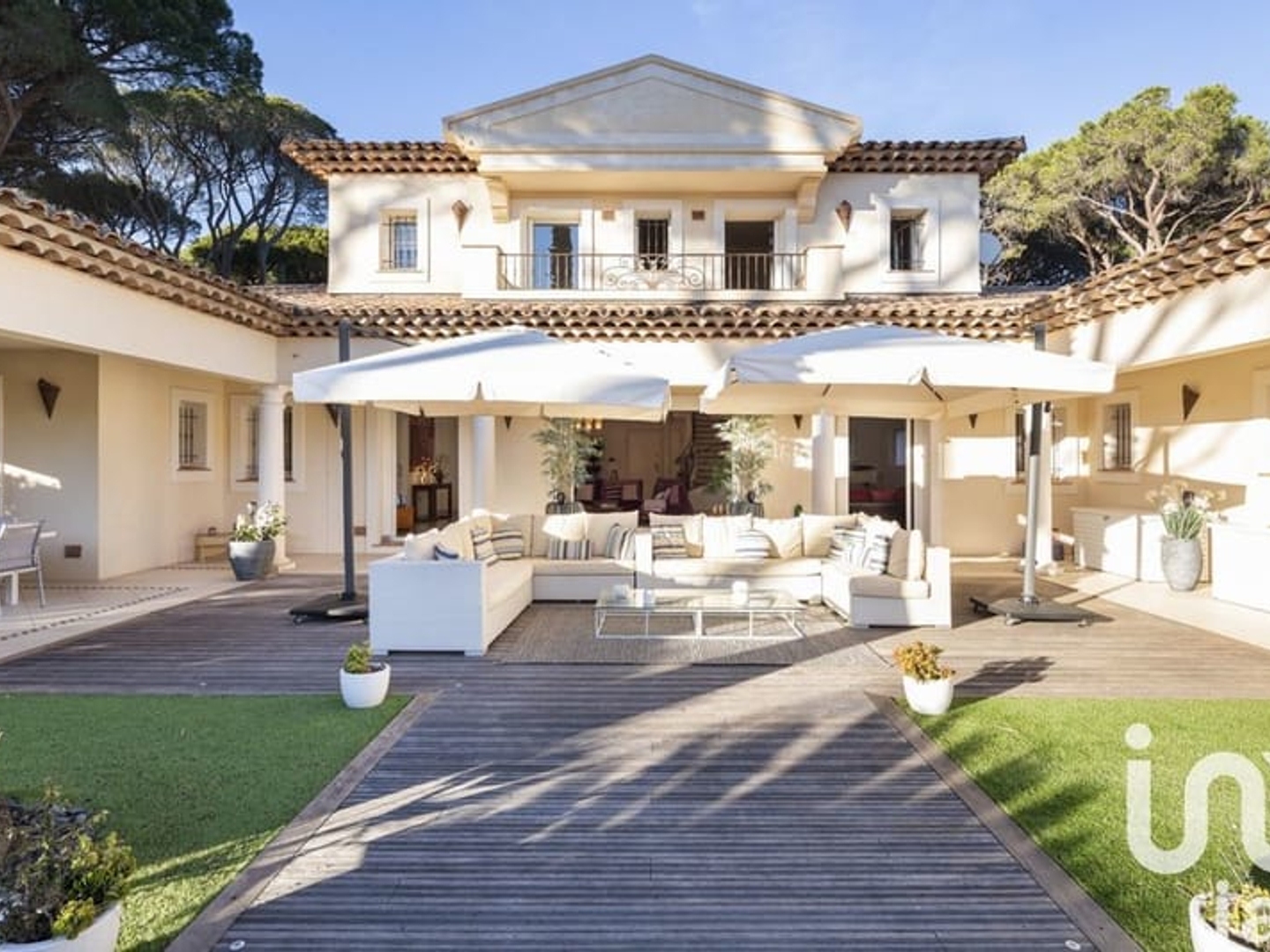 Maison à vendre - 8 pièces - 300m2 - Saint-Raphaël (83700)