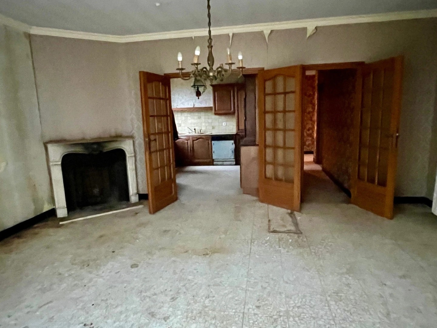 Maison 5 chambres, sur sous-sol, à rénover