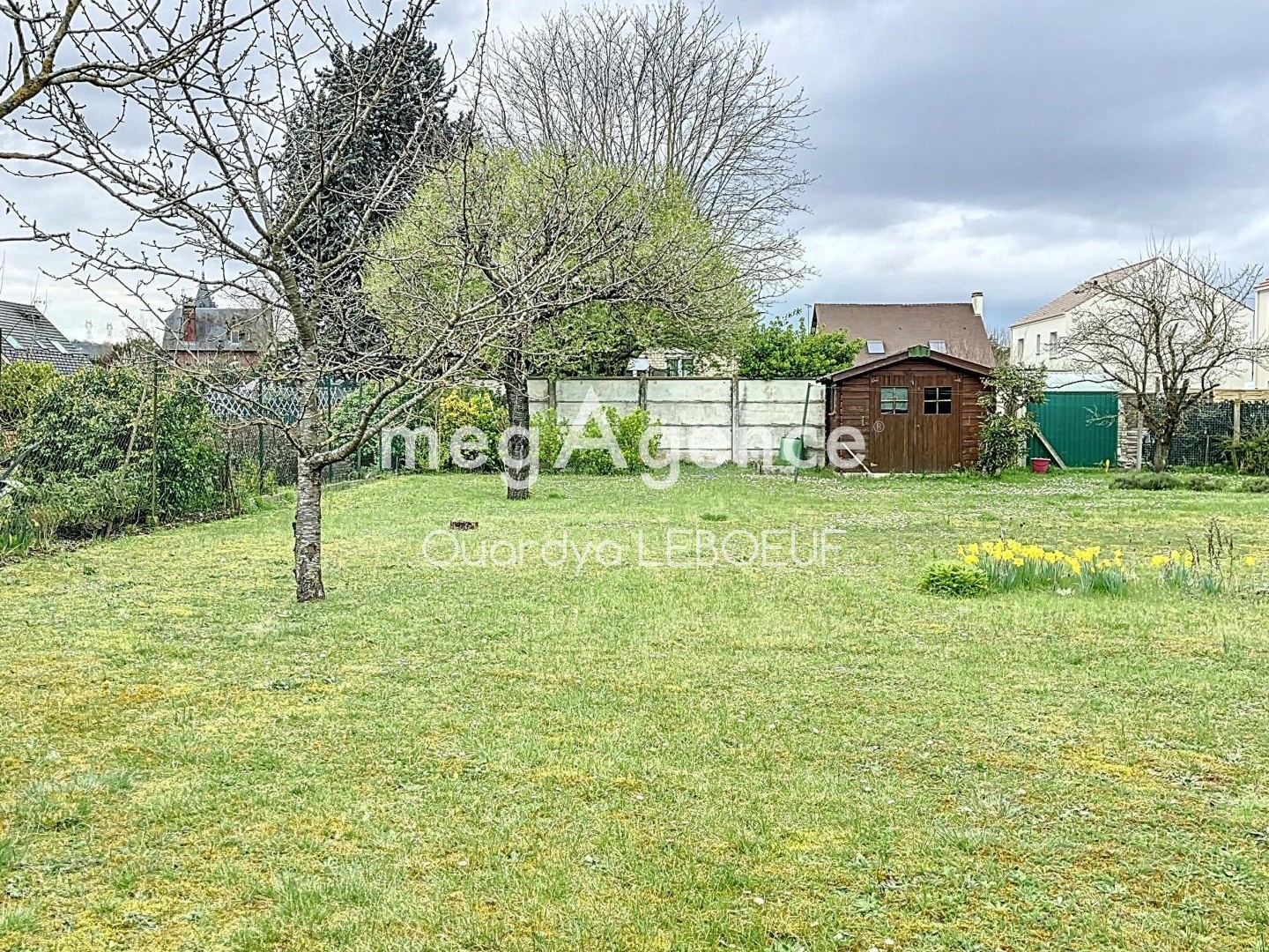 Terrain à bâtir plat d'environ 420 m² proche des commodités