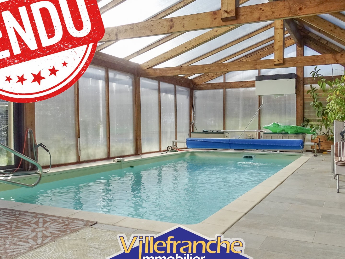 Pavillon avec piscine