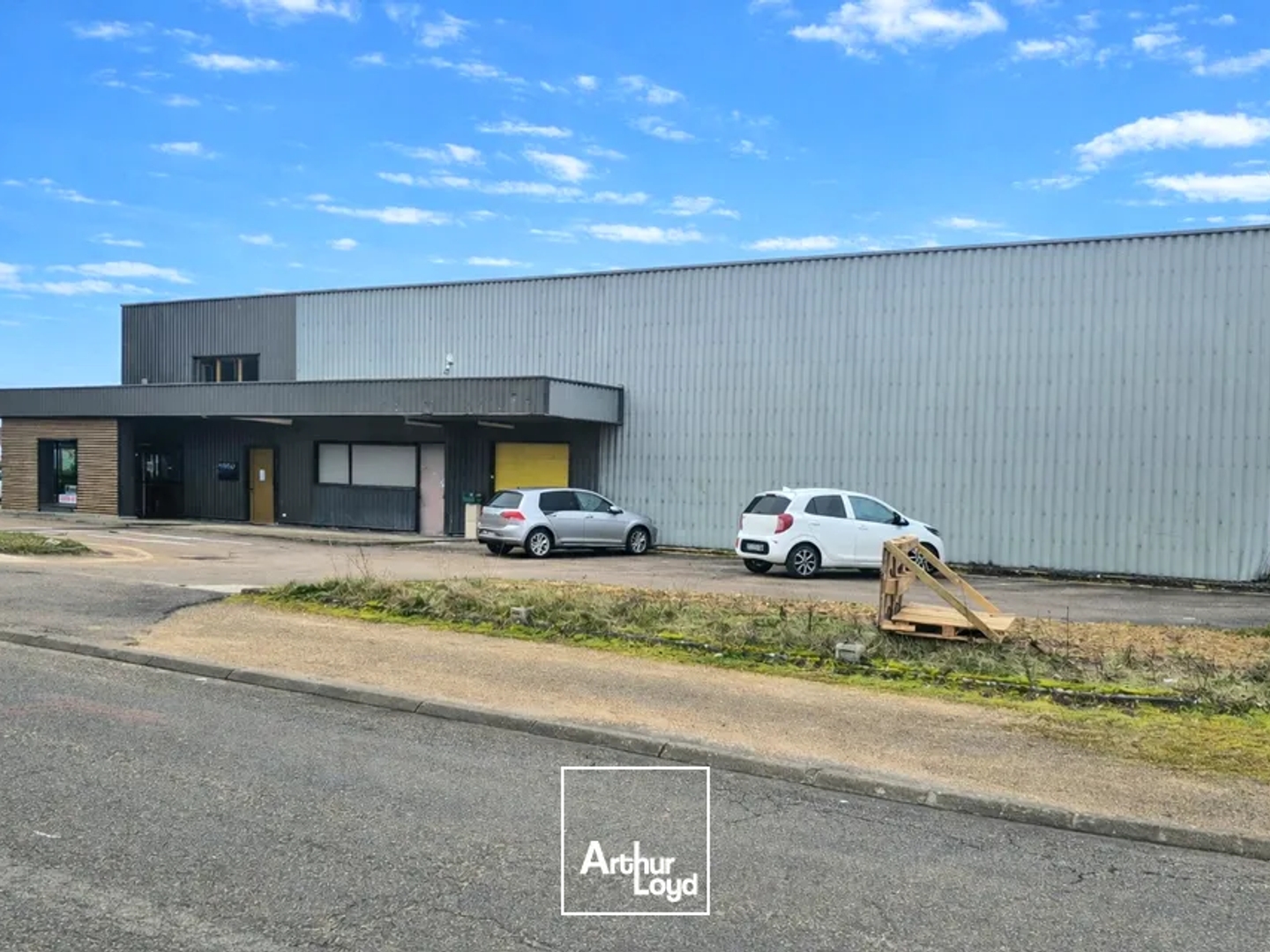 LOCAL D'ACTIVITE 974 m² - SENNECEY LES DIJON - A VENDRE