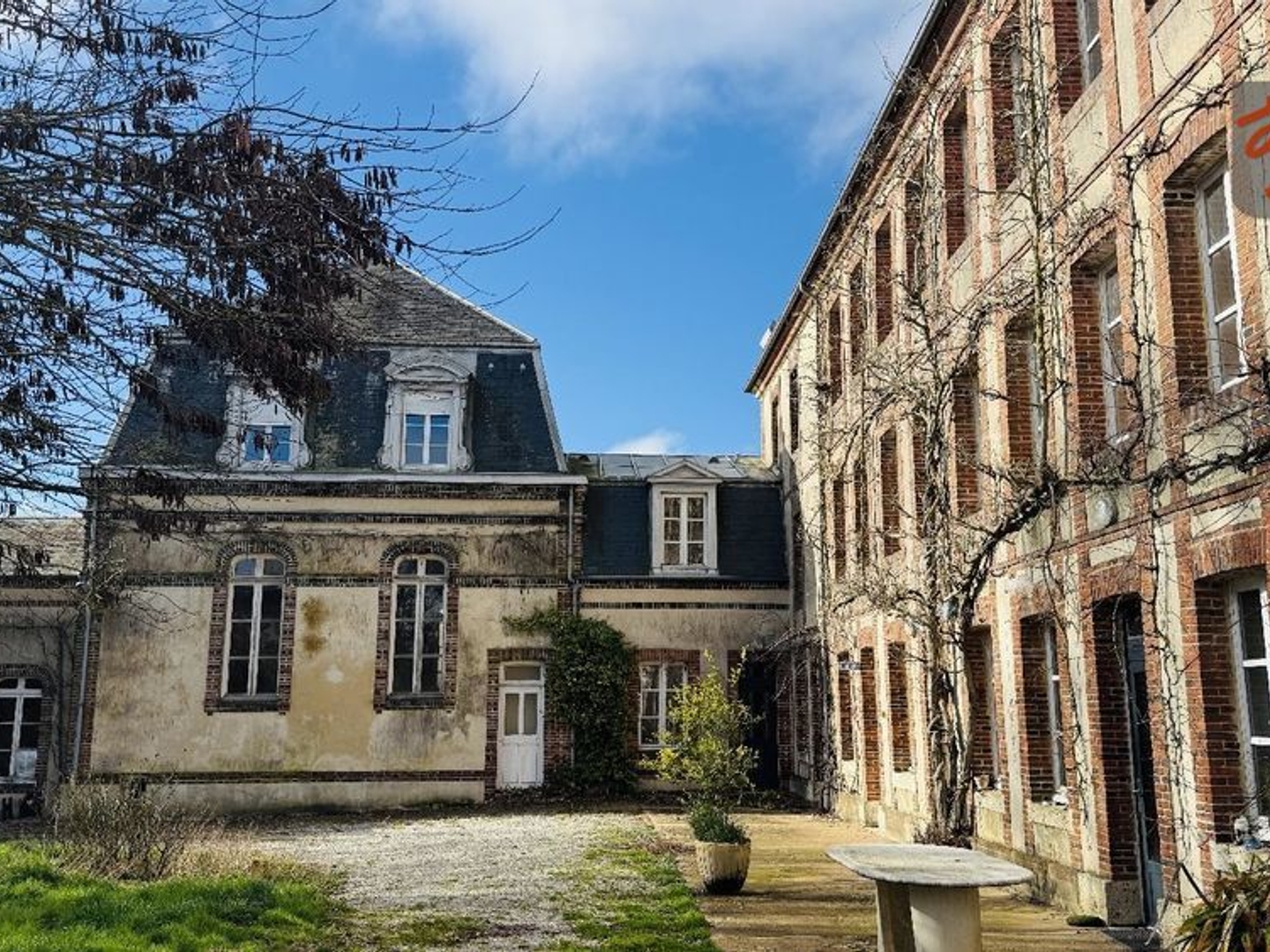 Maison à vendre - 40 pièces - 1006m2 - L'aigle (61300)