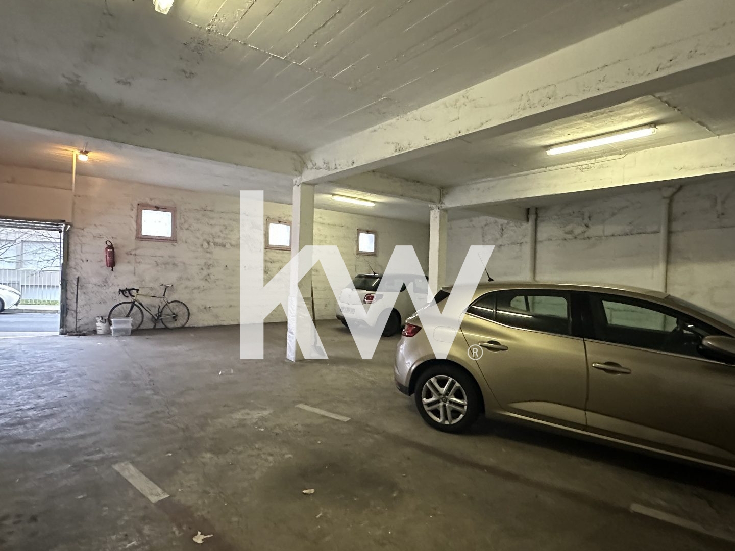 Grand garage de 126m2