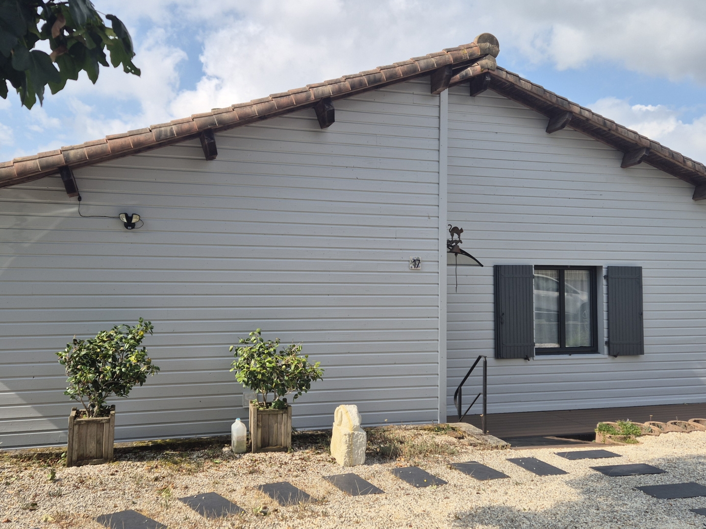 Maison contemporaine 130 m² - St Astier - secteur privilégié - 4 chambres - arboré -