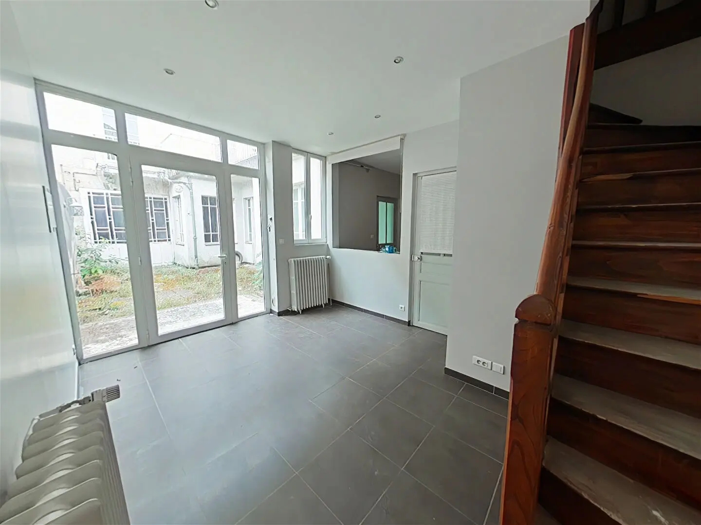 Locaux à vendre - 6 pièces - 251m2 - Poitiers (86000)