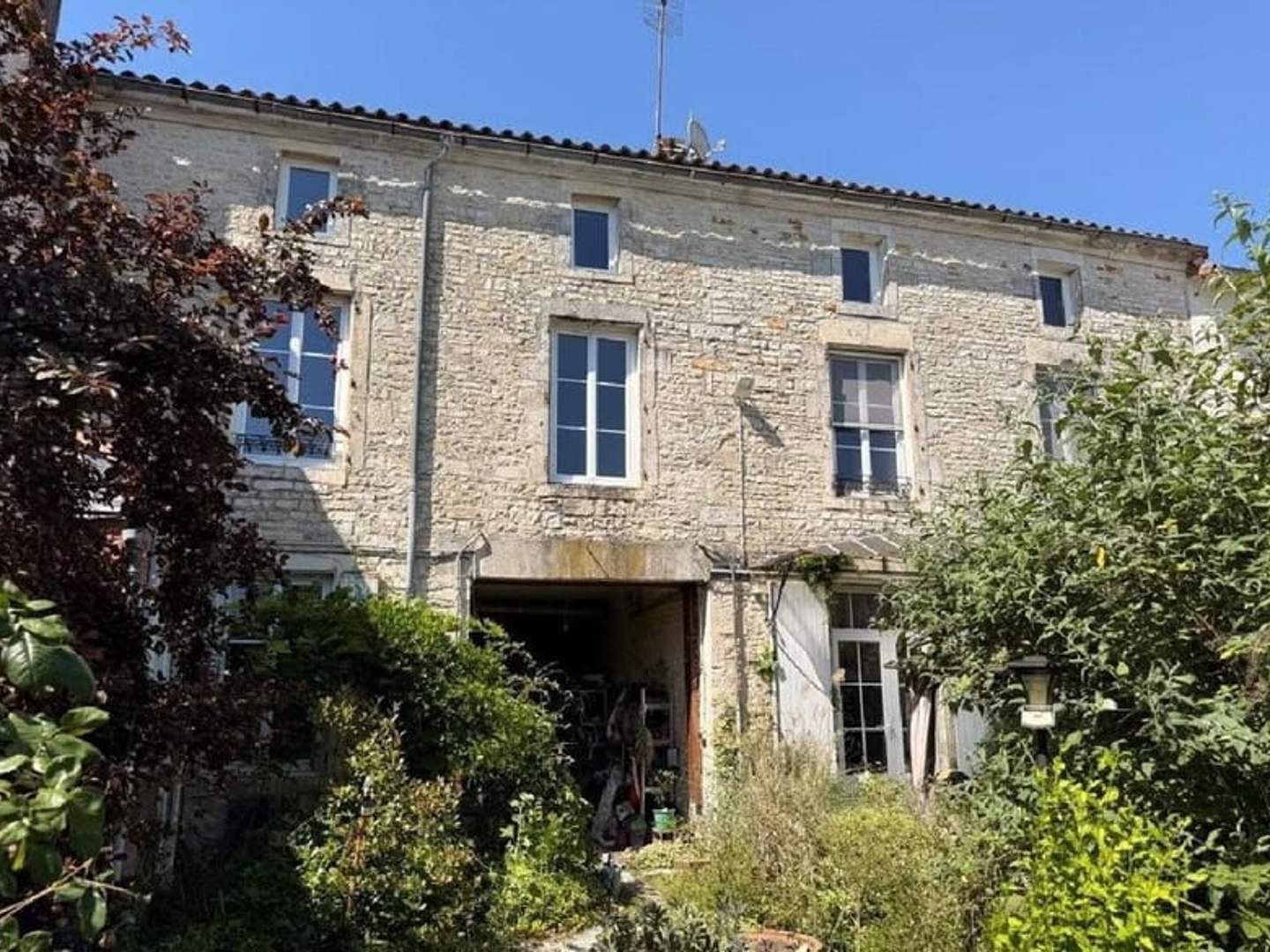 Maison à vendre - 7 pièces - 224m2 - Aigre (16140)