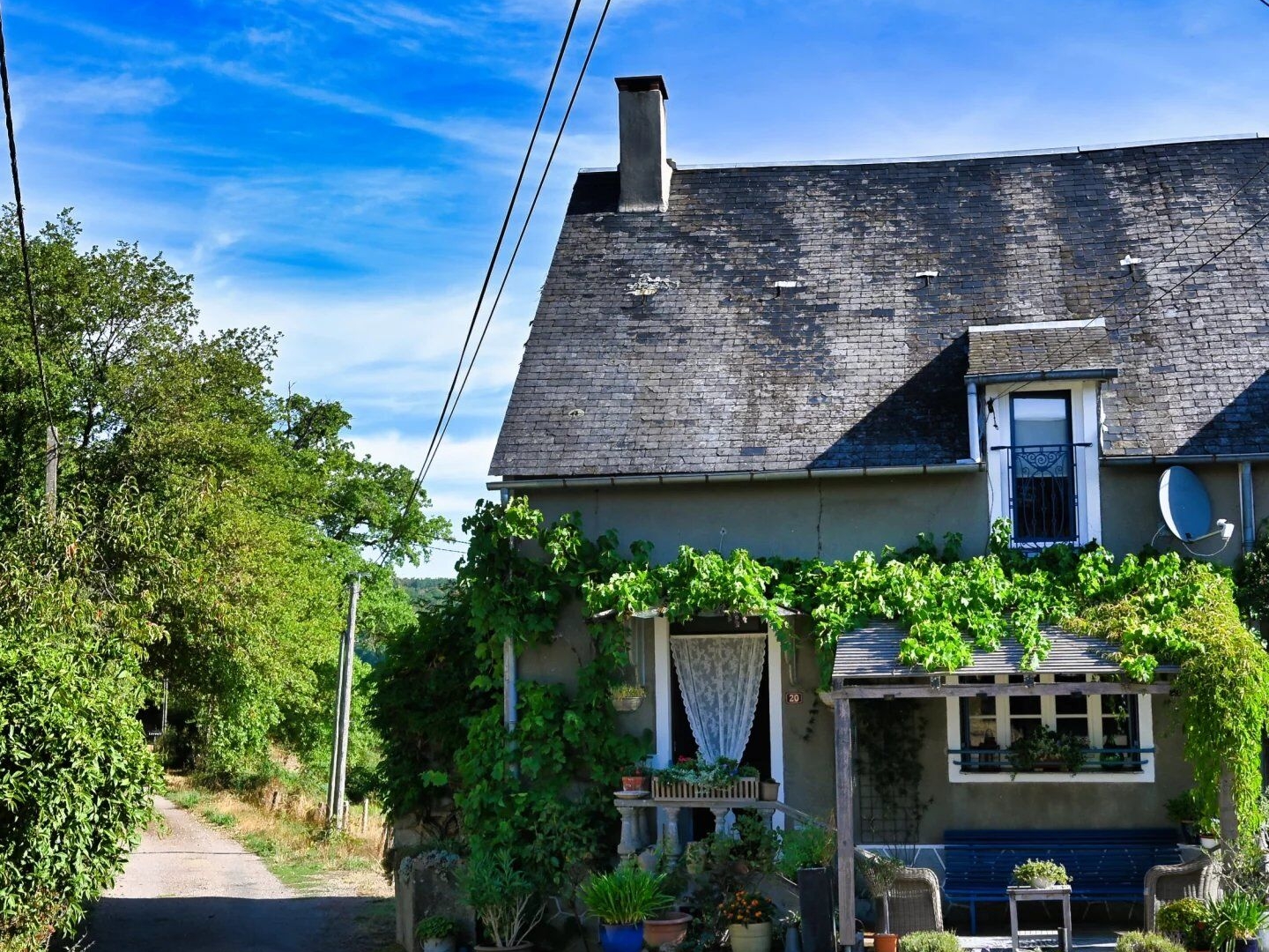 À vendre à Dun-sur-Grandry : Maison de charme avec atelier