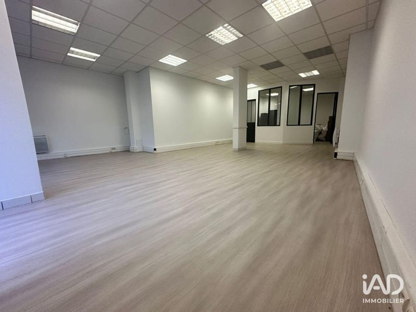 Immeuble commercial 87 m²