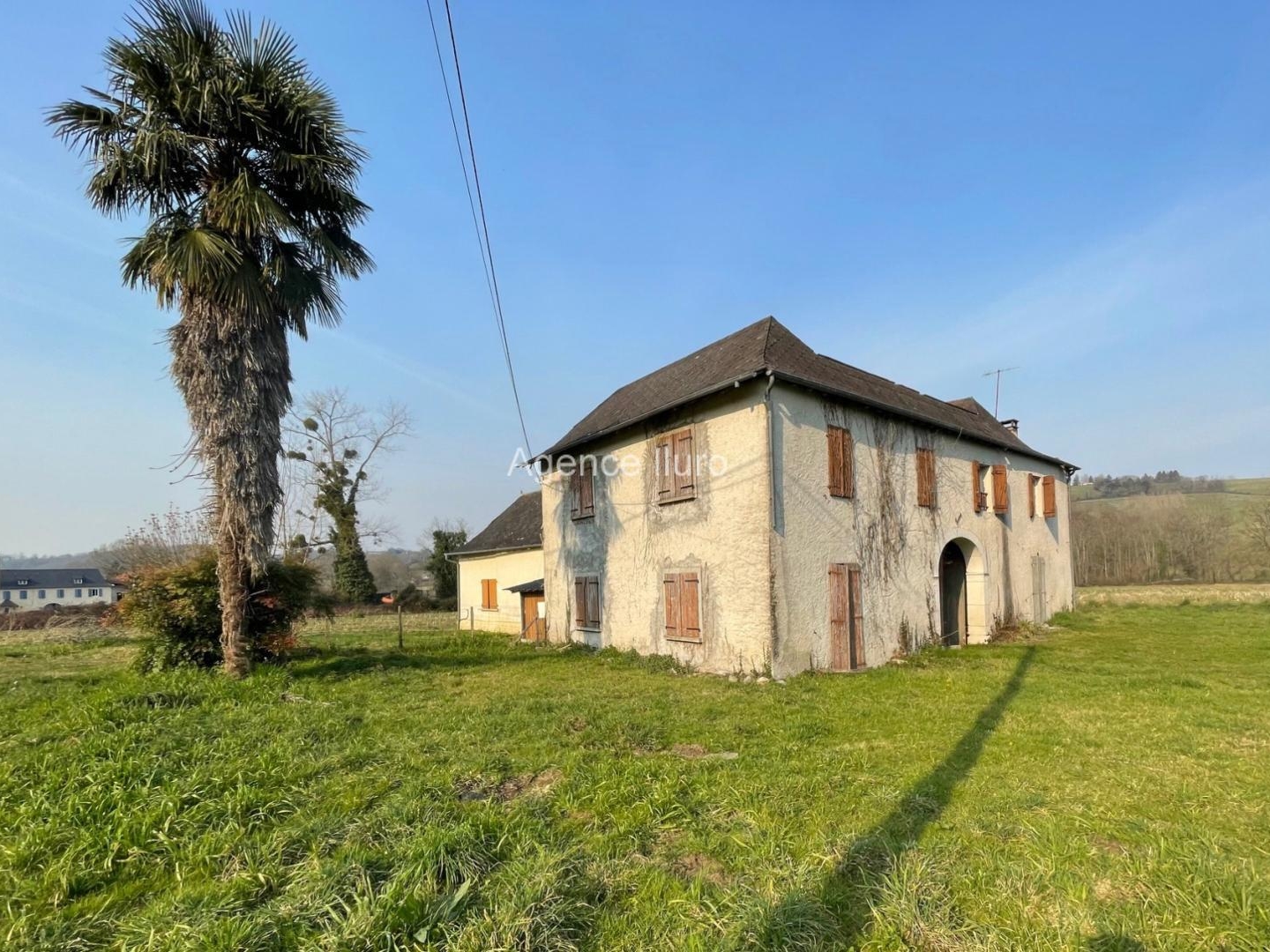 Proximite Oloron - Ferme A Renover Entierement Avec 4 Ha De Terres Libres -