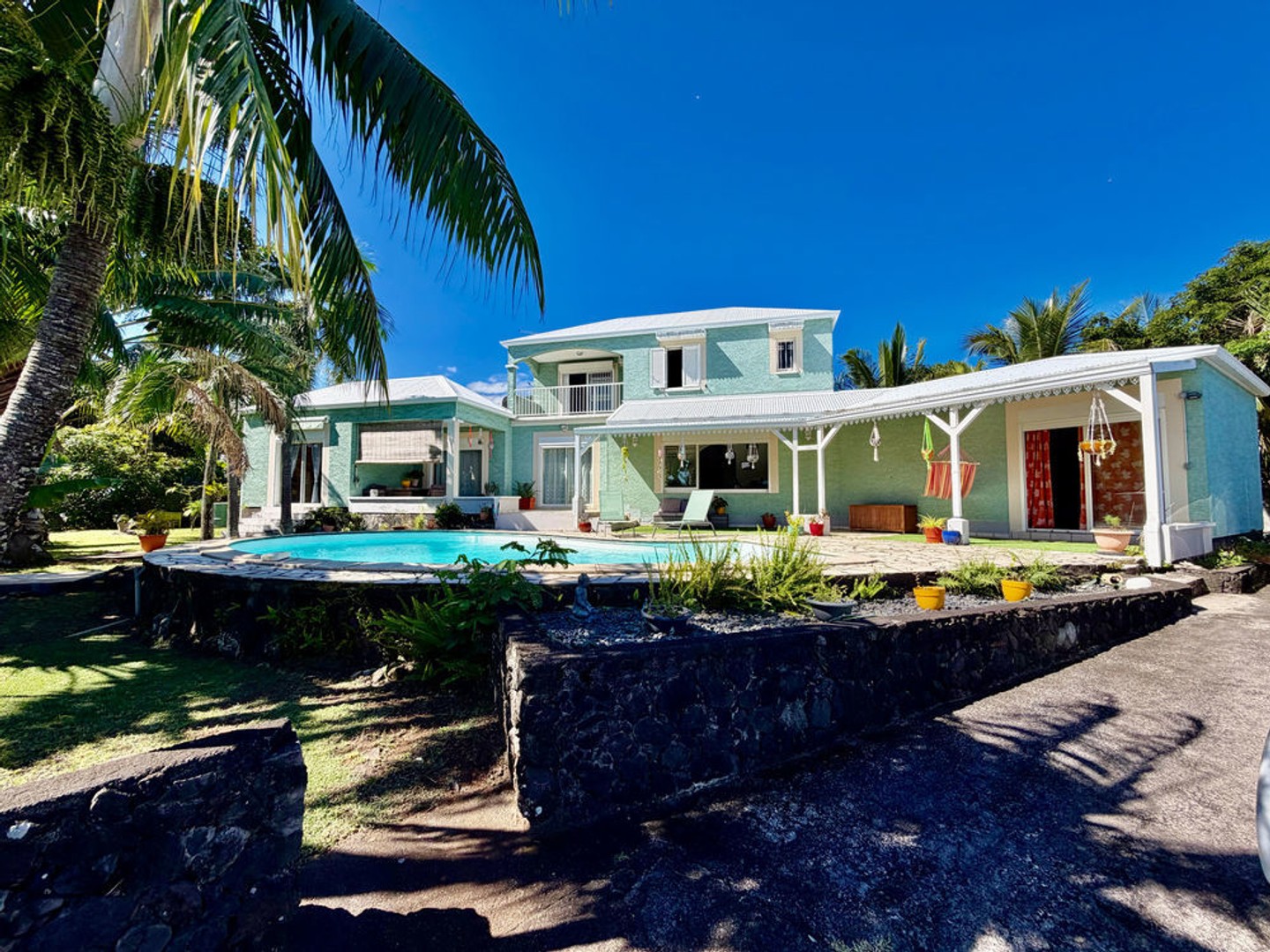 SAINT JOSEPH 97480 - VILLA FAMILIALE - PISCINE - QUARTIER AGRÉABLE - PROXIMITÉ DES COMMODITÉS