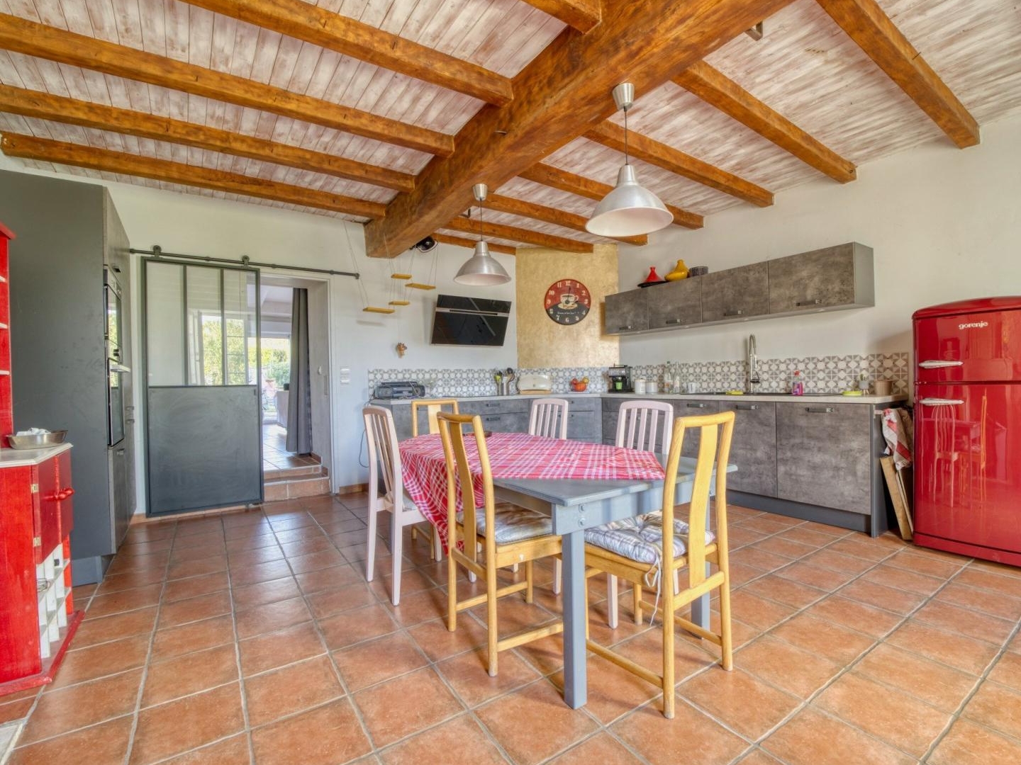 Charmante Charentaise aux beaux volumes