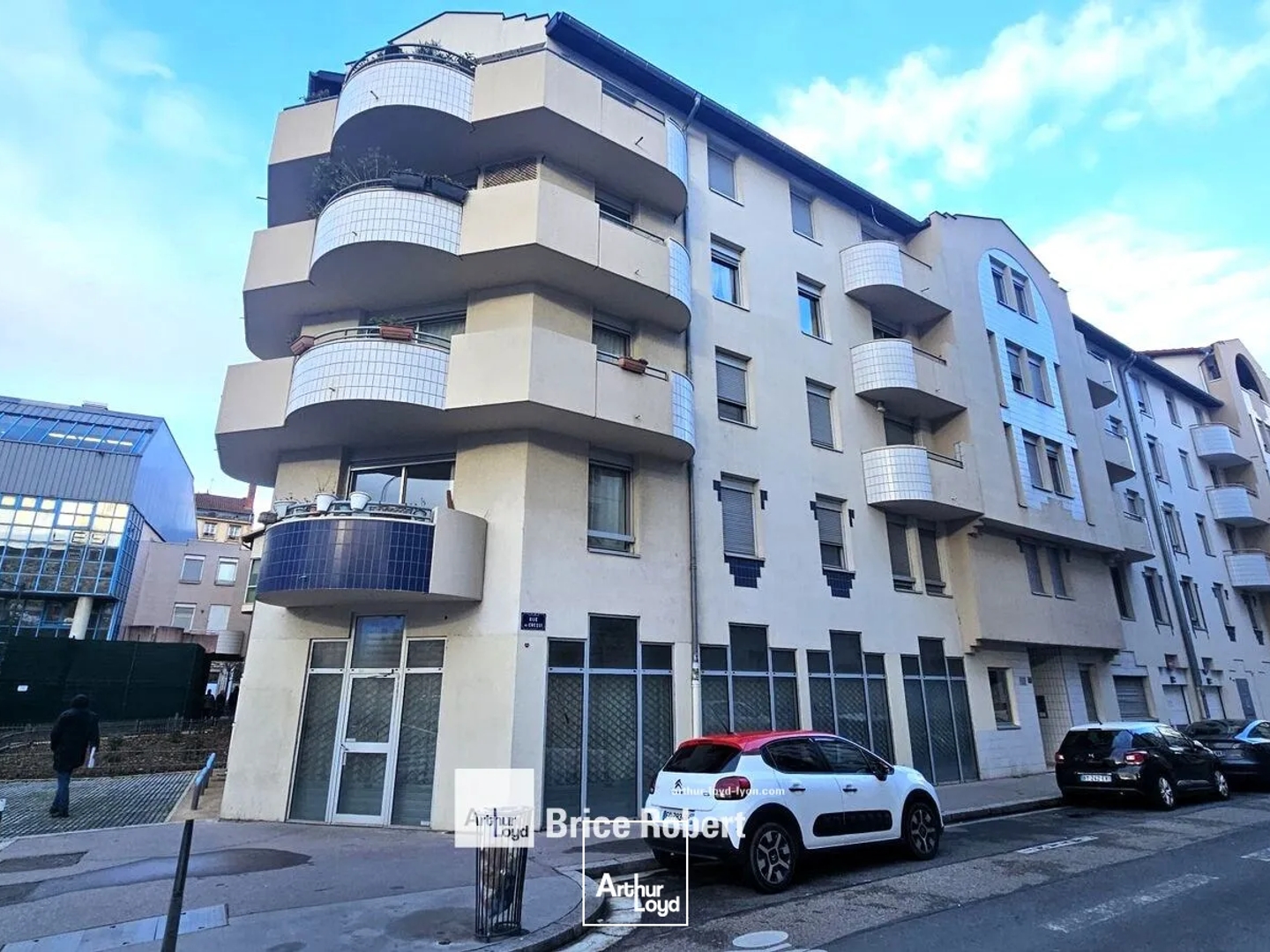 Bureaux à vendre en RDC à Lyon 3ème avec visibilité et accès