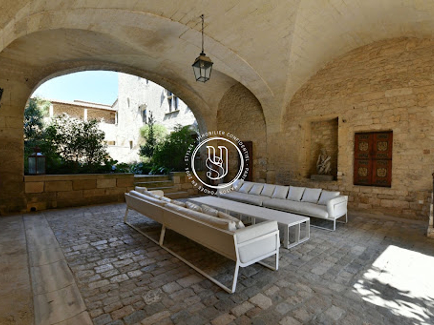 Maison à vendre - 14 pièces - 1272m2 - Uzès (30700)