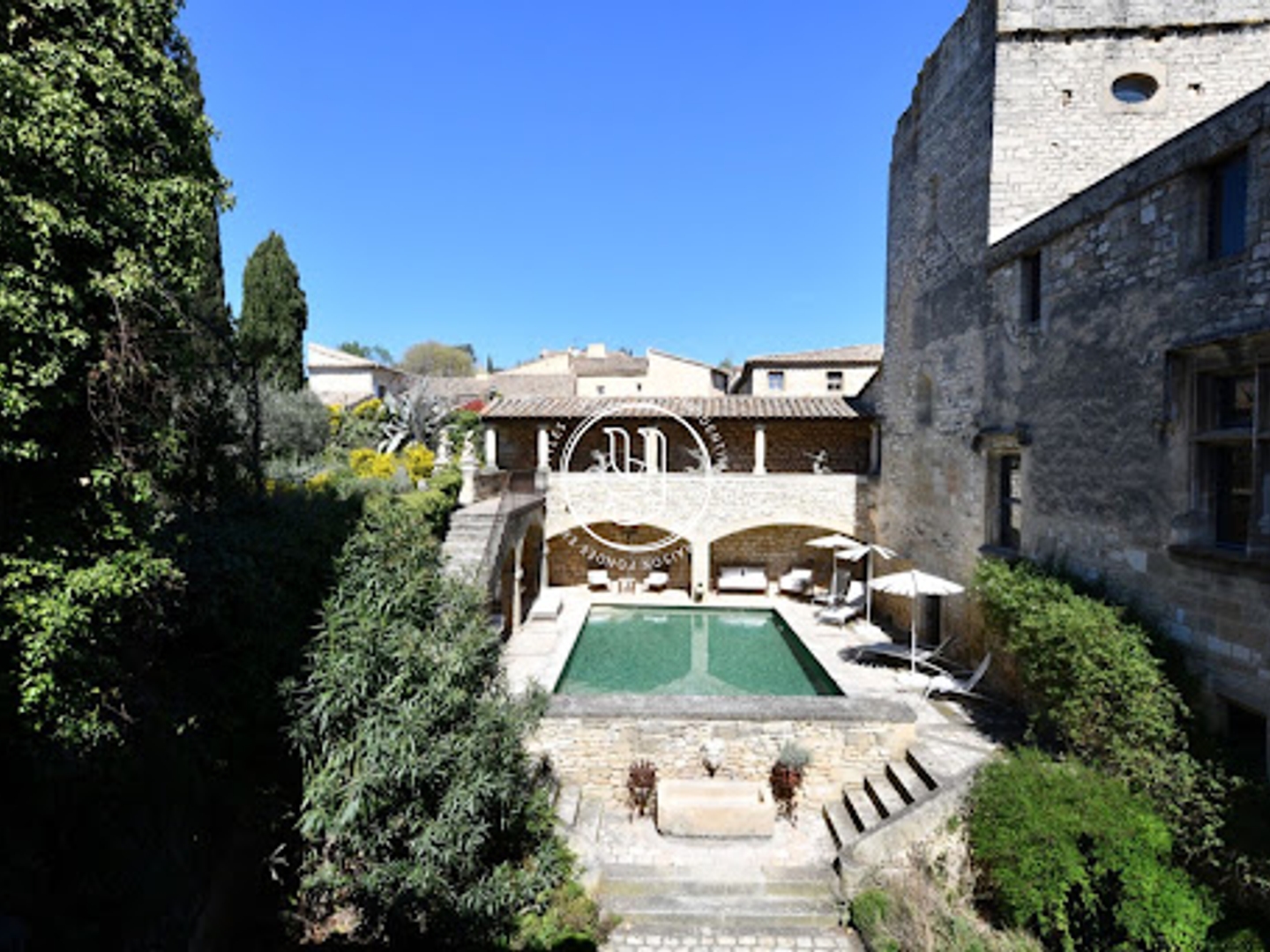 Maison à vendre - 14 pièces - 1272m2 - Uzès (30700)