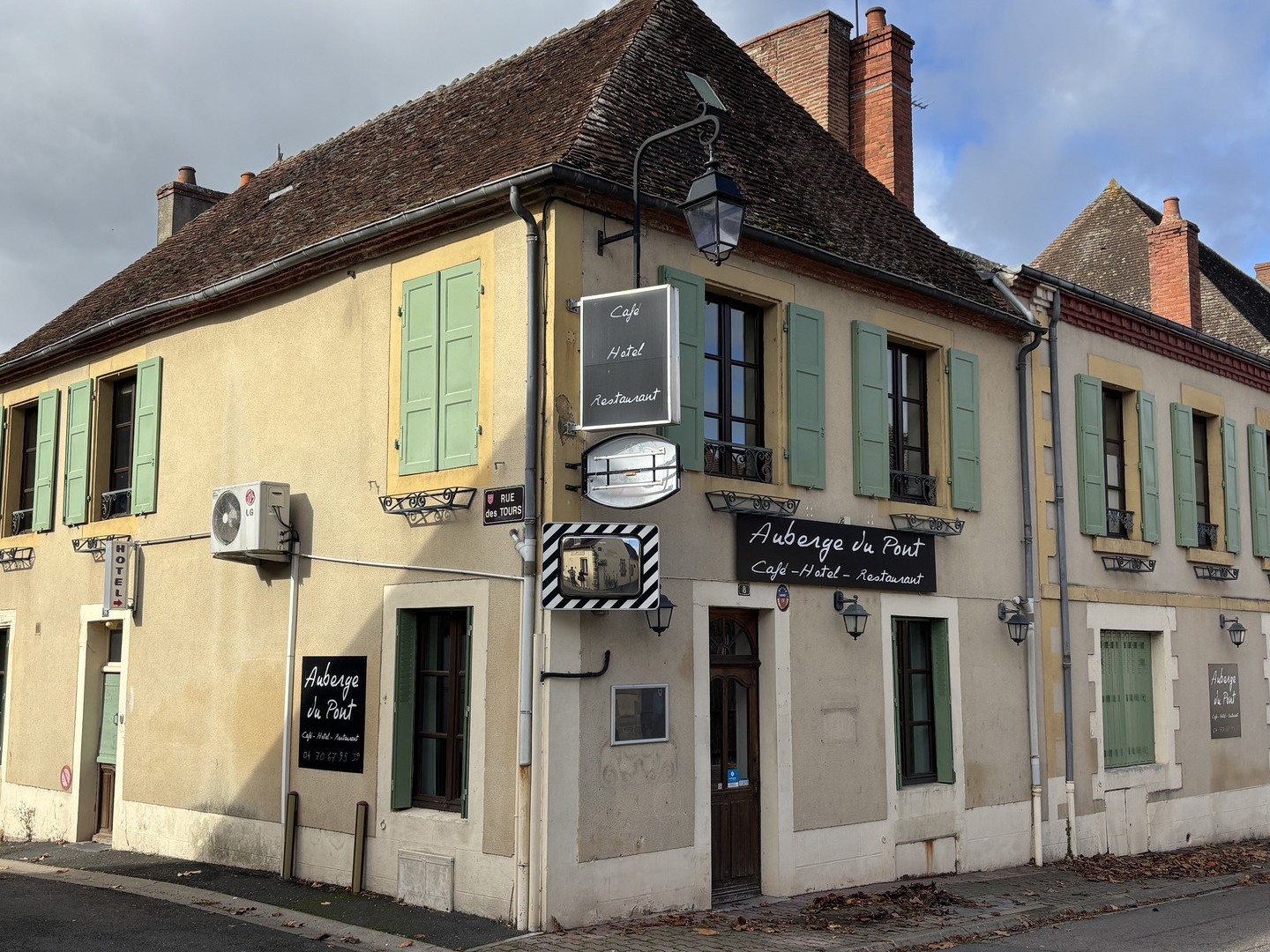 Cérilly Ancienne auberge avec 296 m2 de surface habitable