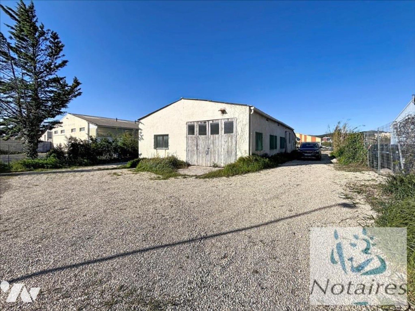 Local professionnel 300 m²