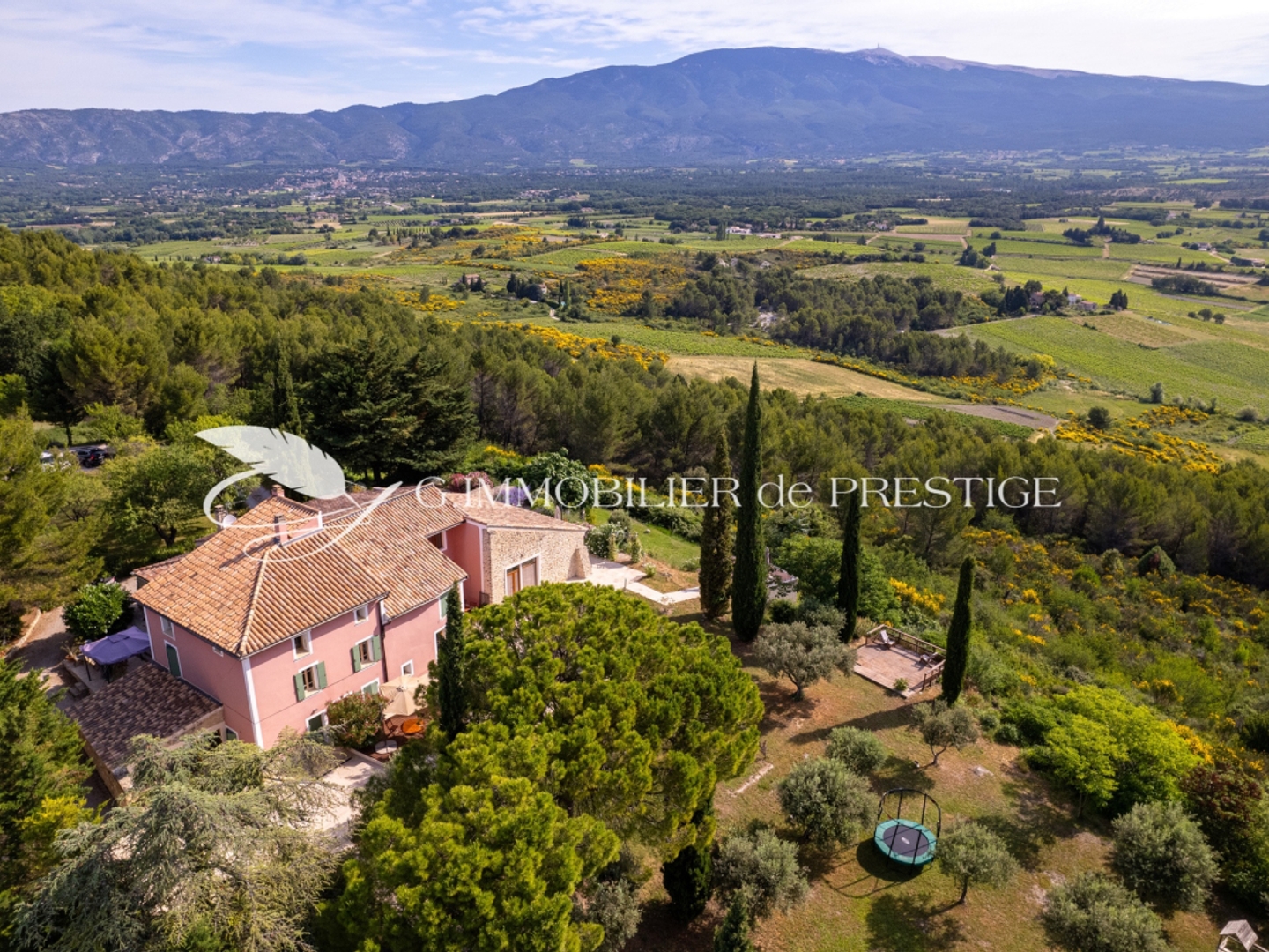 En exclusivité, une bastide familiale avec gîtes et vue impr