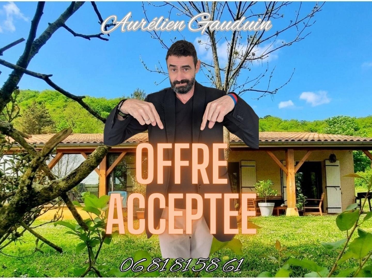 Maison avec grand terrain et véranda