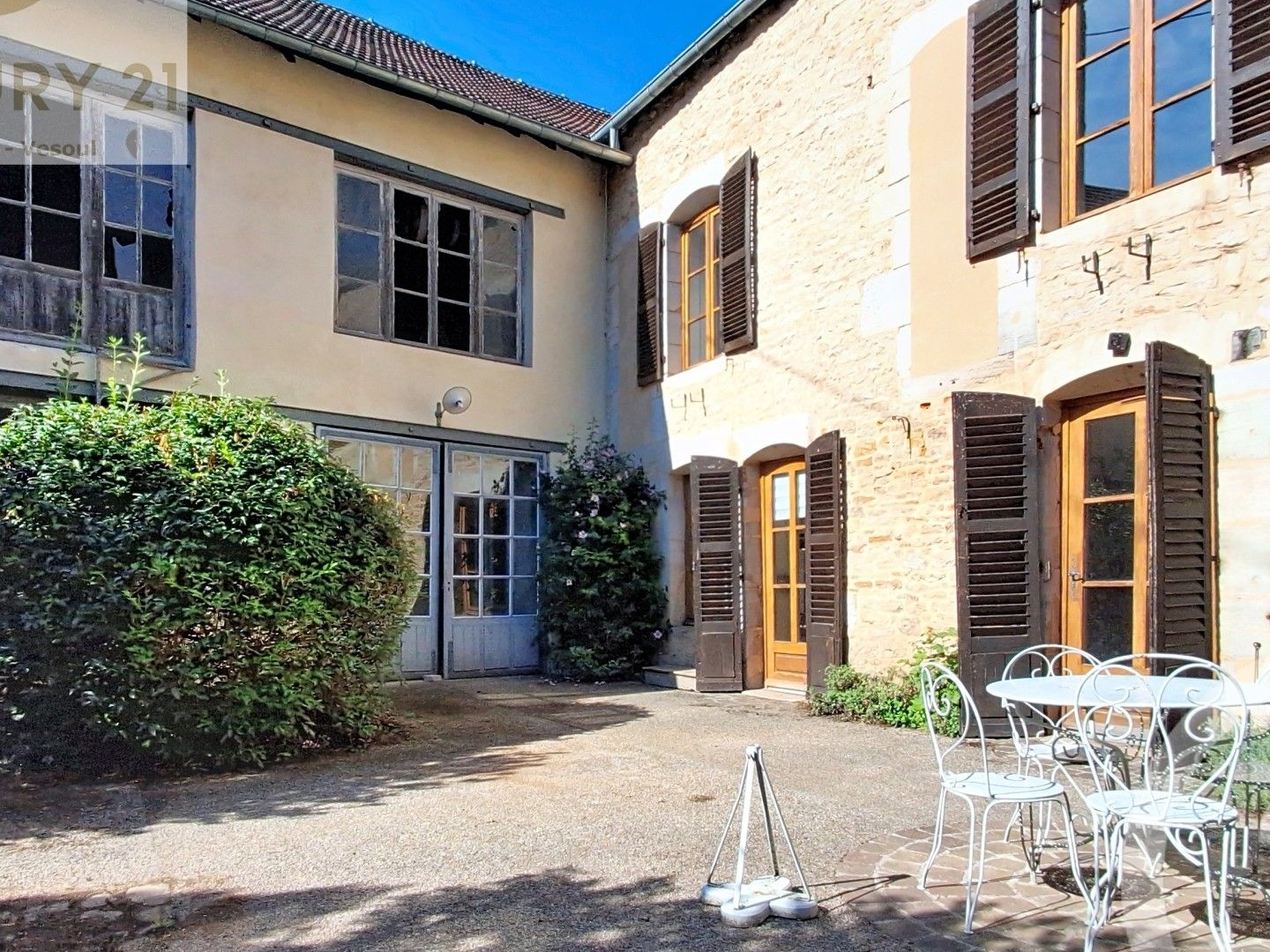 Maison à vendre - 8 pièces - 427m2 - Vesoul (70000)