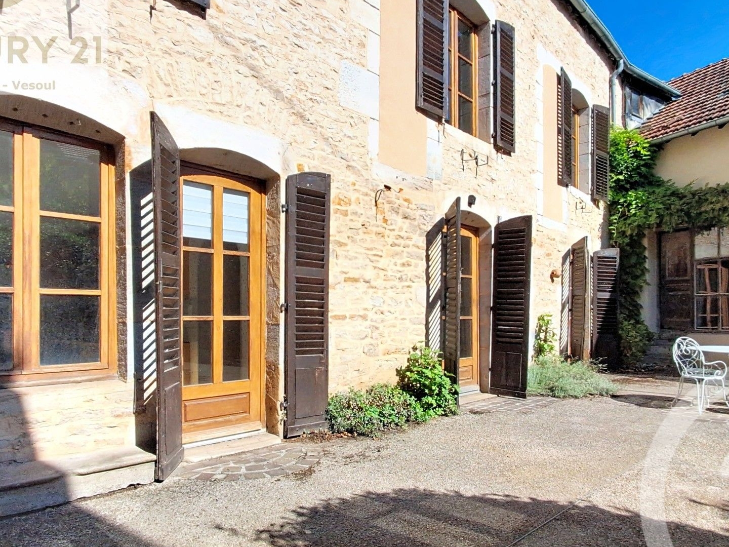 Maison à vendre - 8 pièces - 427m2 - Vesoul (70000)