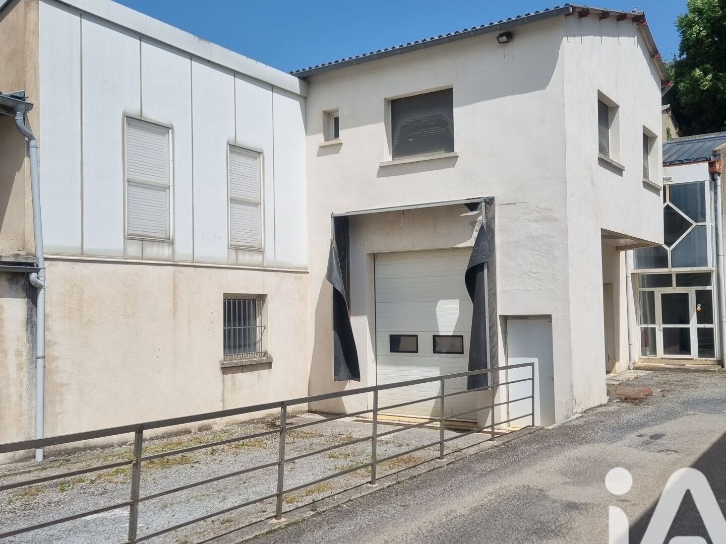 Locaux à vendre - 17 pièces - 900m2 - Lacaune (81230)