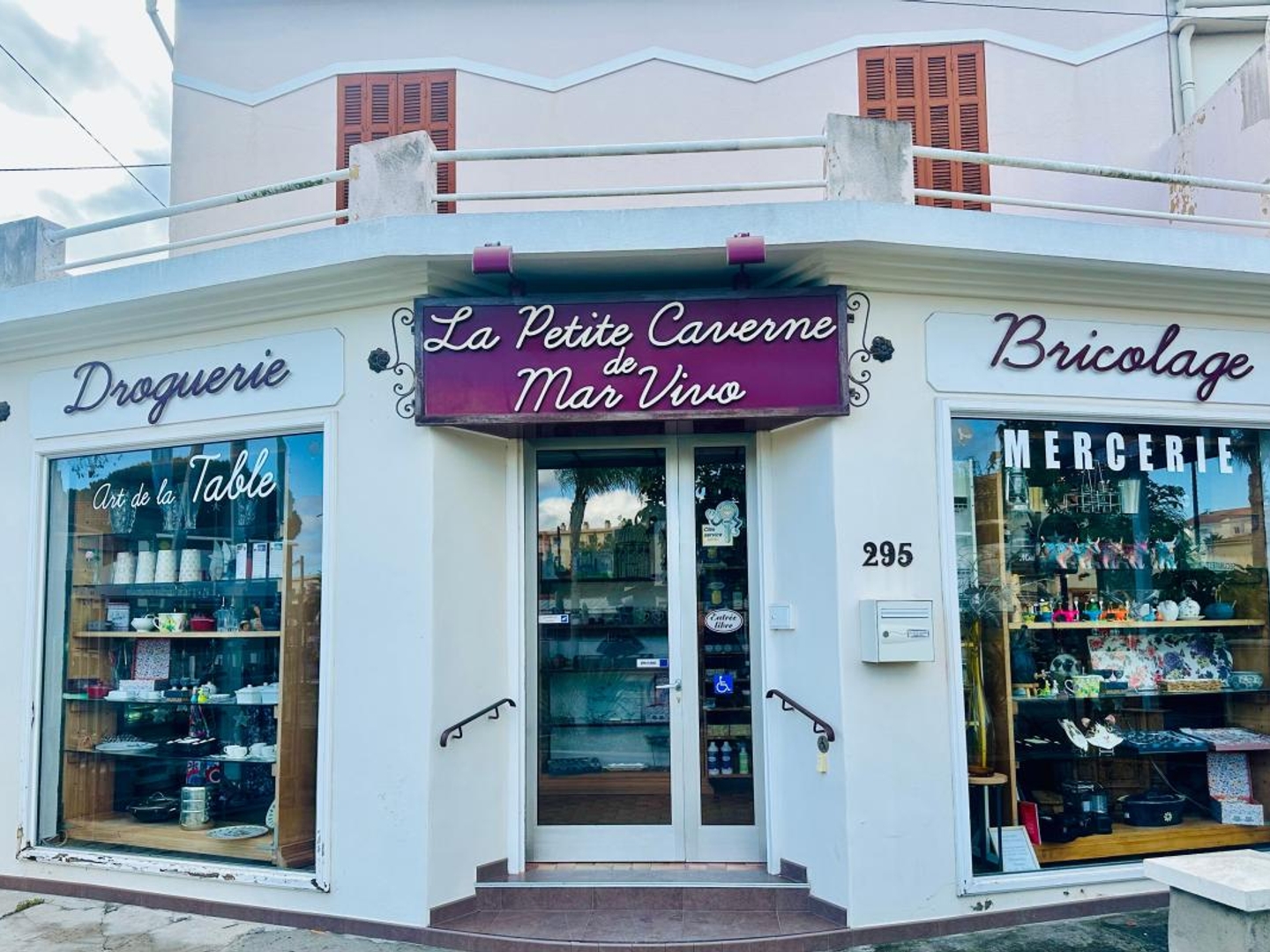 Bien Commercial À Vendre Tous commerces La Seyne sur Mer Mar Vivo 130m2 + un T2 à l'étage