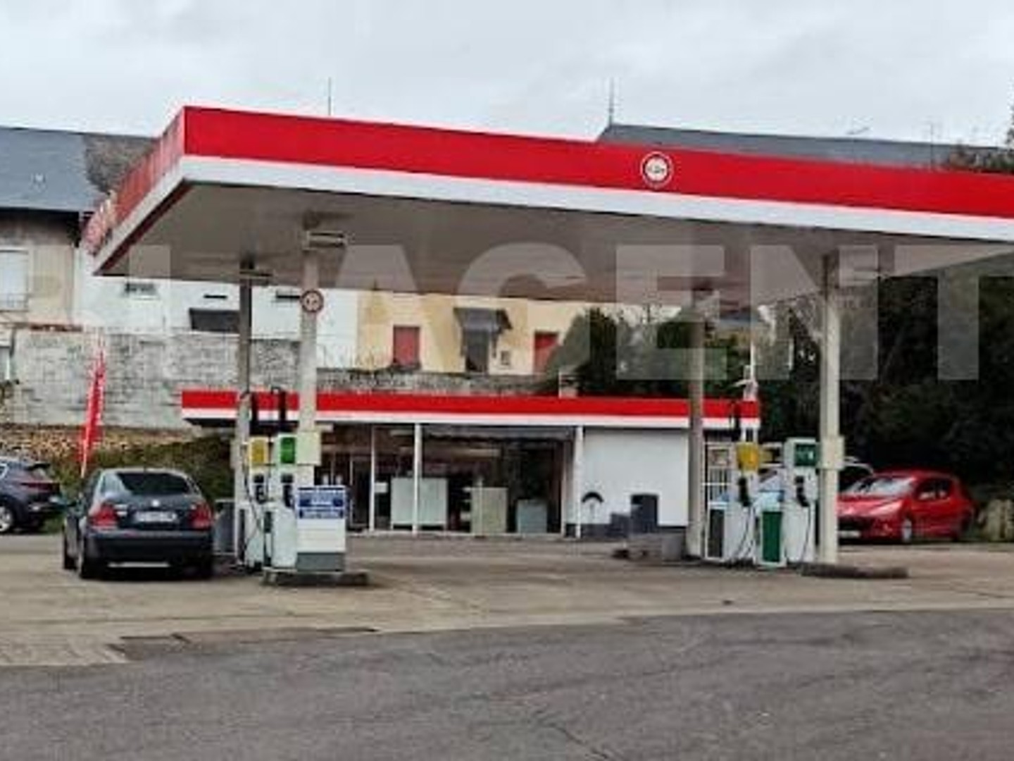 Immeuble commercial 150 m²