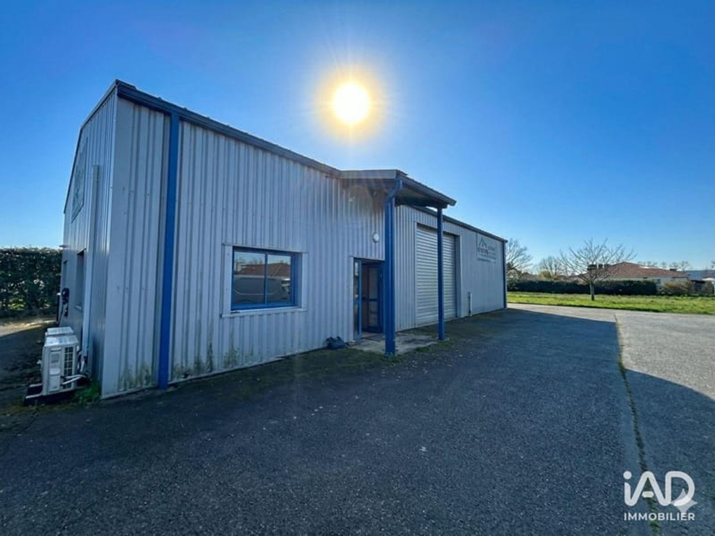 Immeuble commercial 200 m²