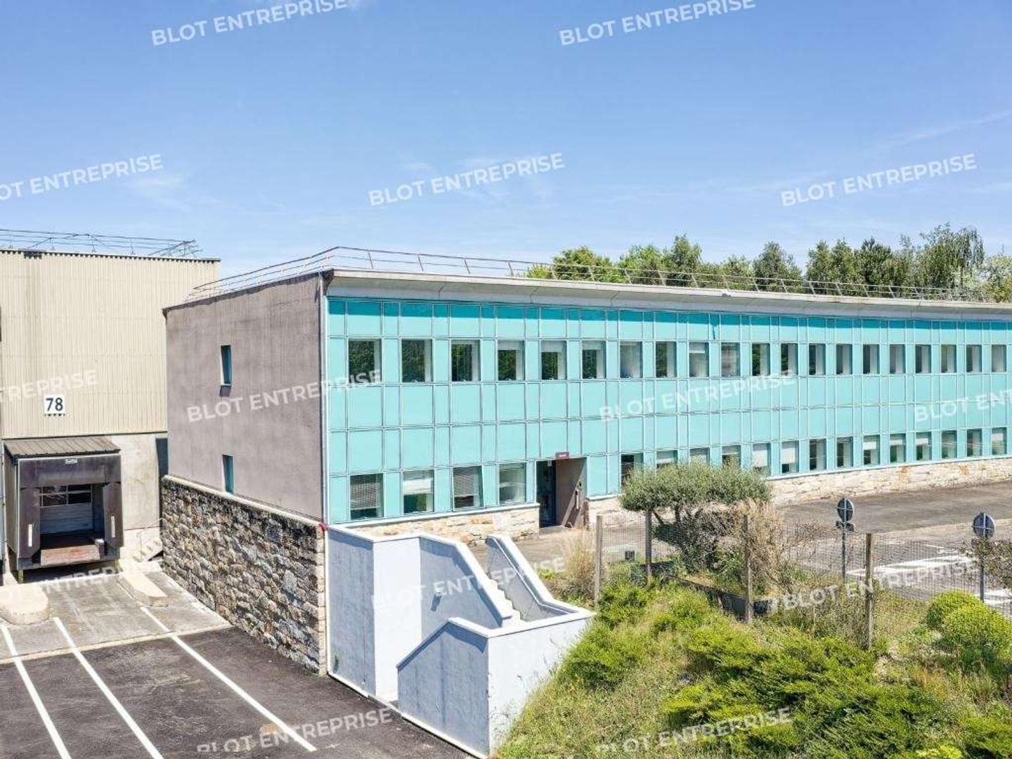 A vendre plateforme logistique 23400m² à Guingamp