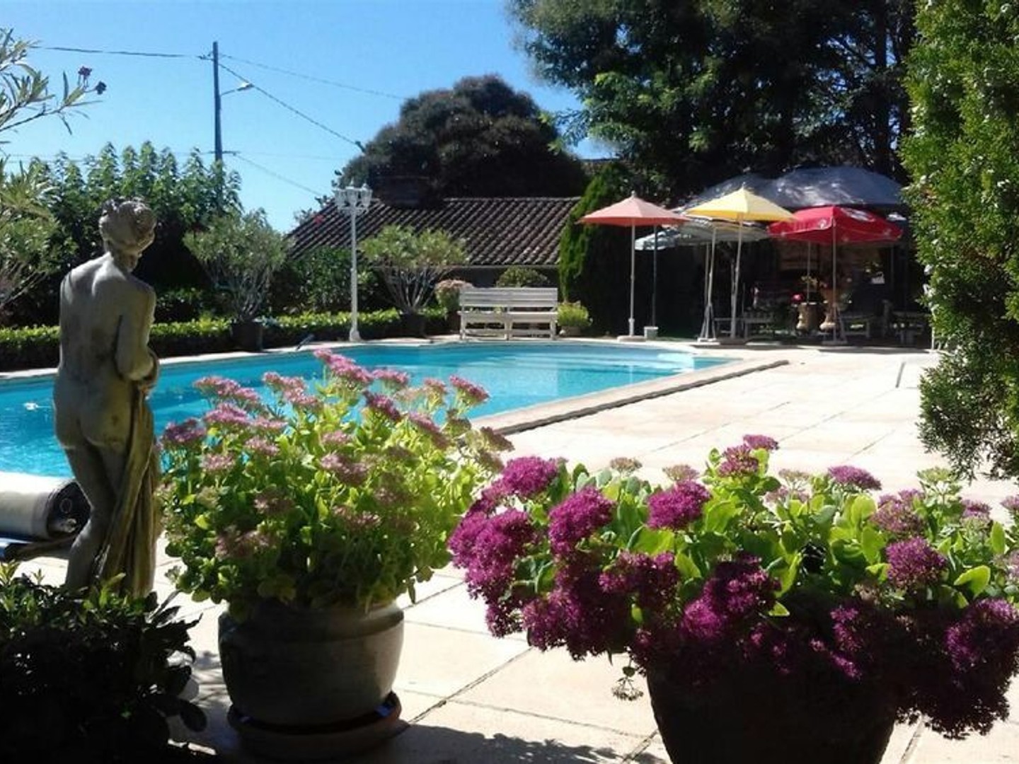 Maison avec grange, piscine, garage et terrain