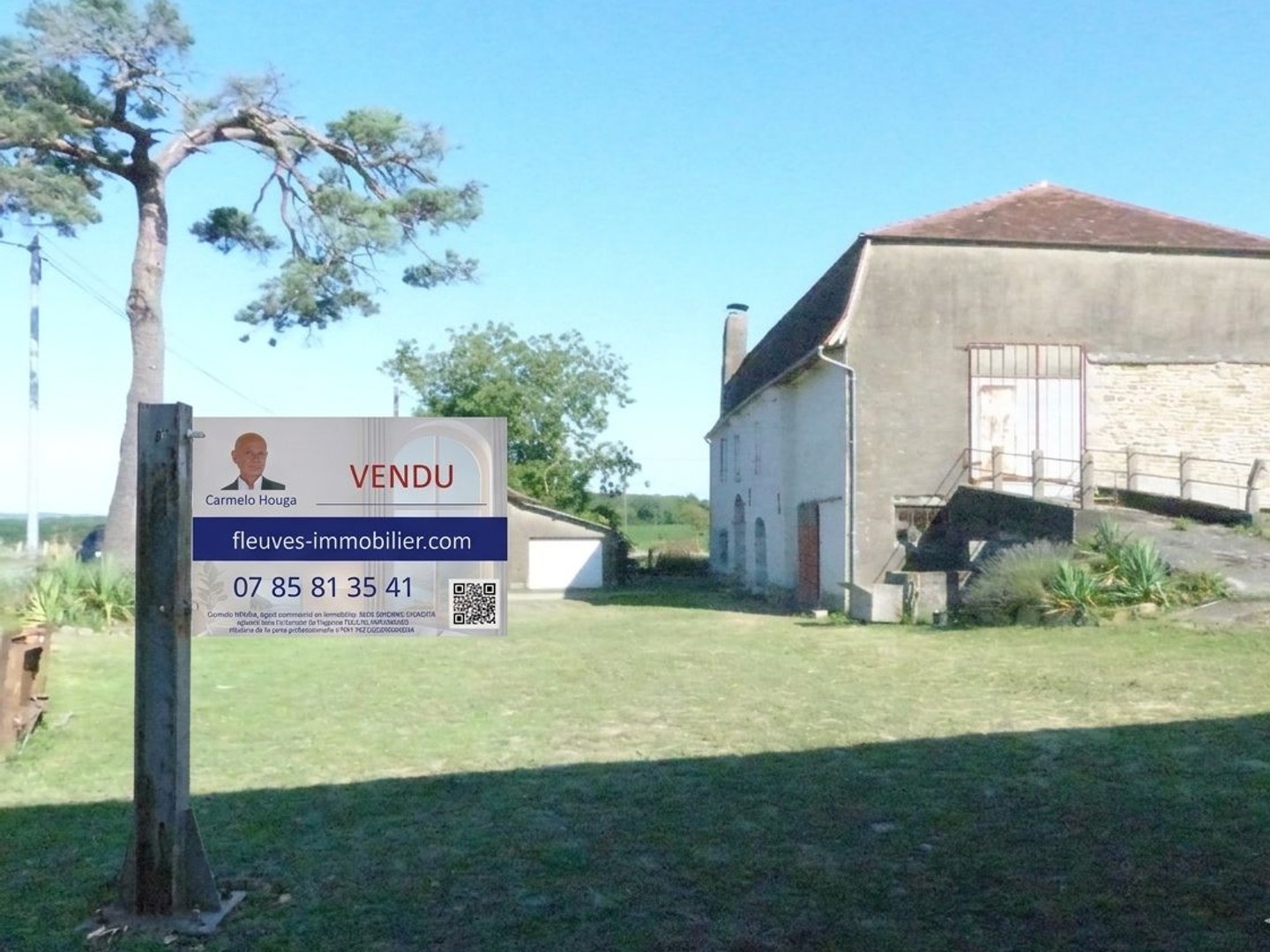 Ferme sur 3 hectares de prairie à Charre - VENDU