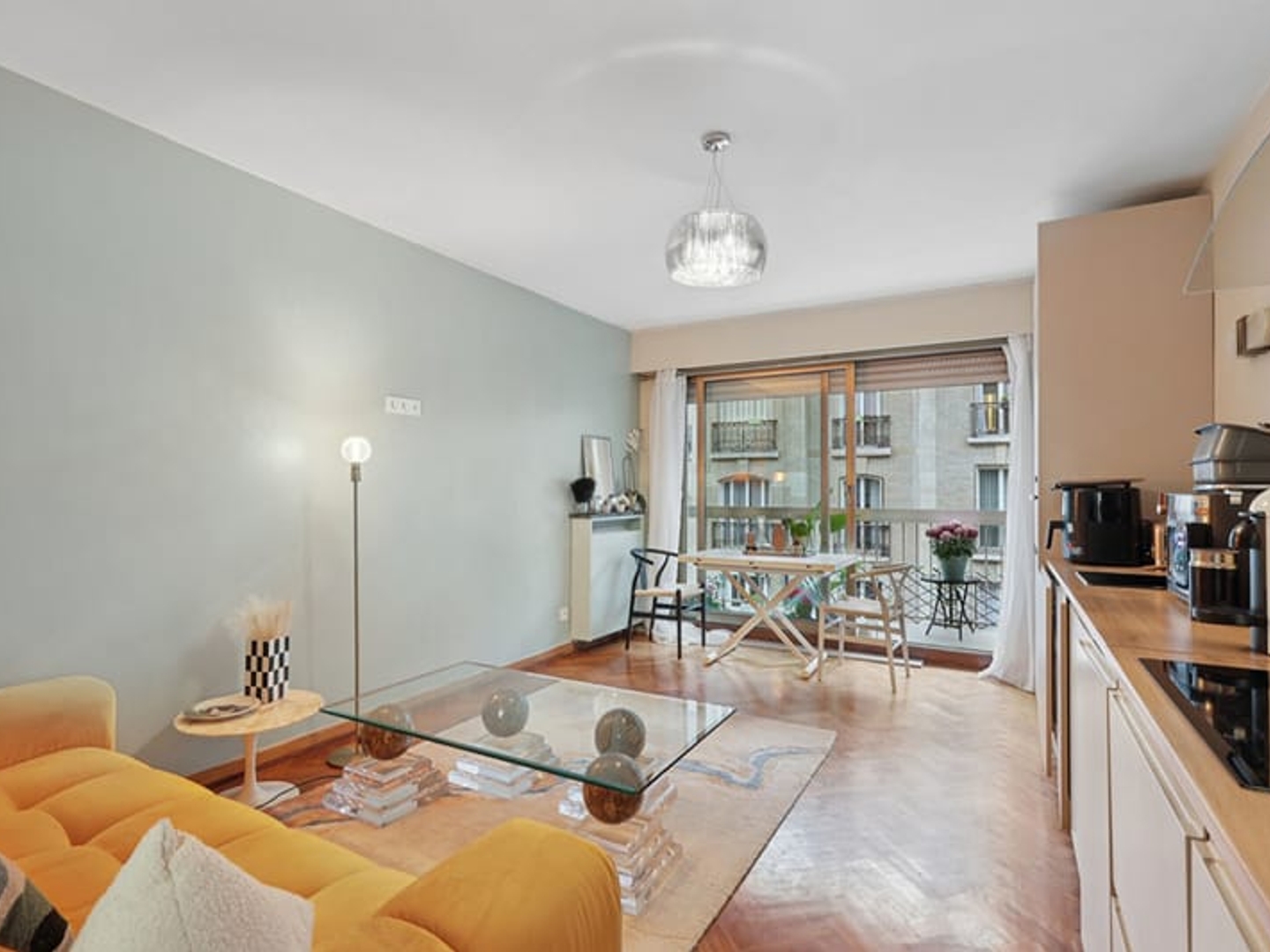 PARIS XVI - PASSY - 2 chambres - Grand Balcon