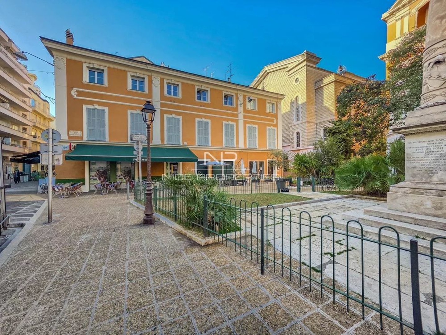 Nice Carré d'or, grand et superbe F1 avec mezzanine à 100 mètres