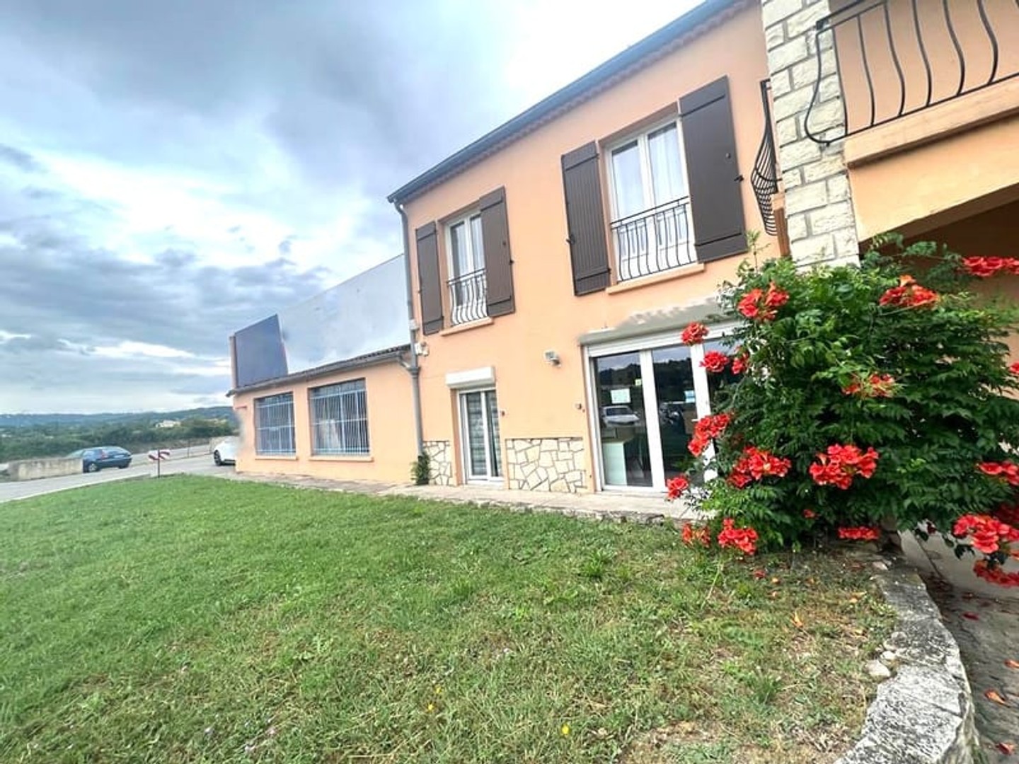 Immeuble à vendre - 12 pièces - 423m2 - Sainte-Tulle (04220)
