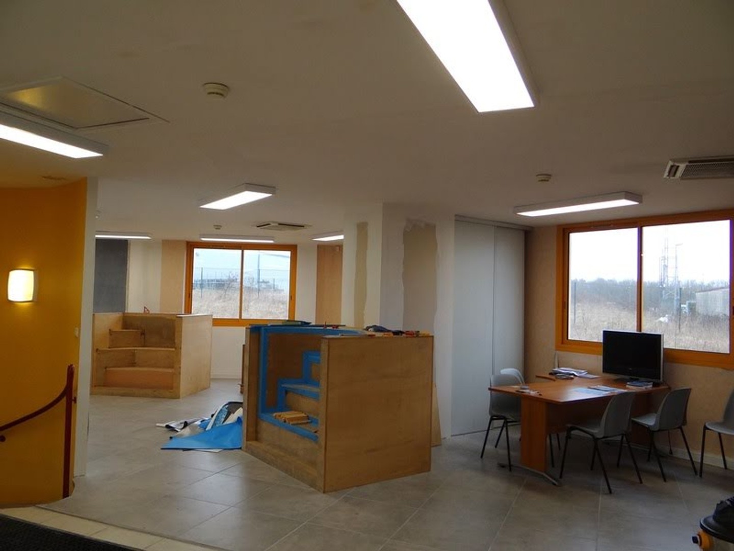 Local 323 m²