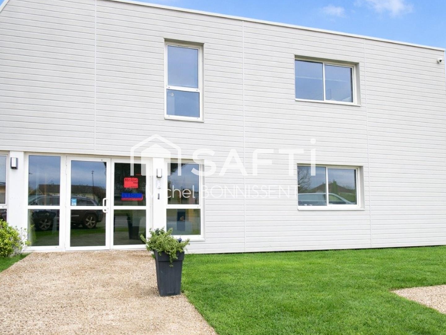 Immeuble de 600 m2 , Bureaux Moderne Clés en Main aux Portes de Bourges