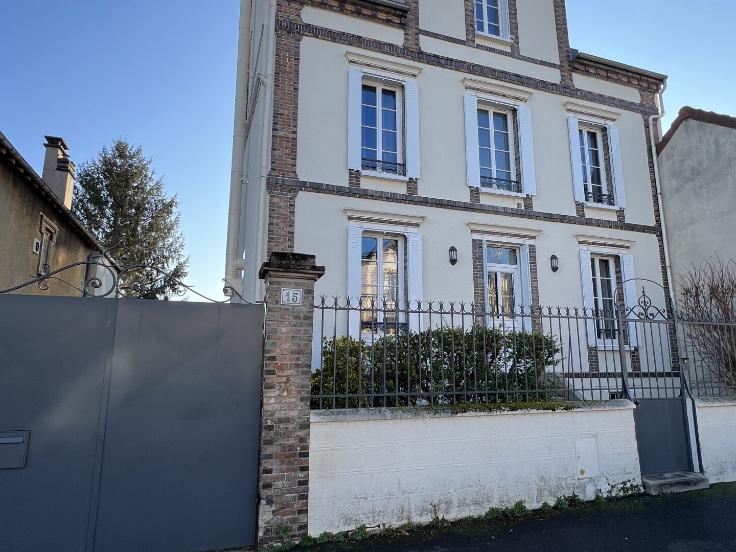 Maison de charme rénovée à 5 MIN d'une gare, secteur recherc