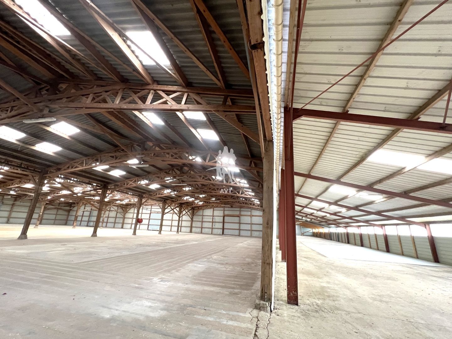 Locaux à vendre - 4100m2 - Gaillon (27600)