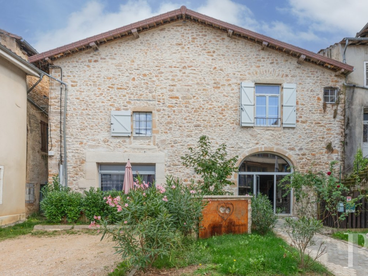 Maison 1 pièce 396 m²