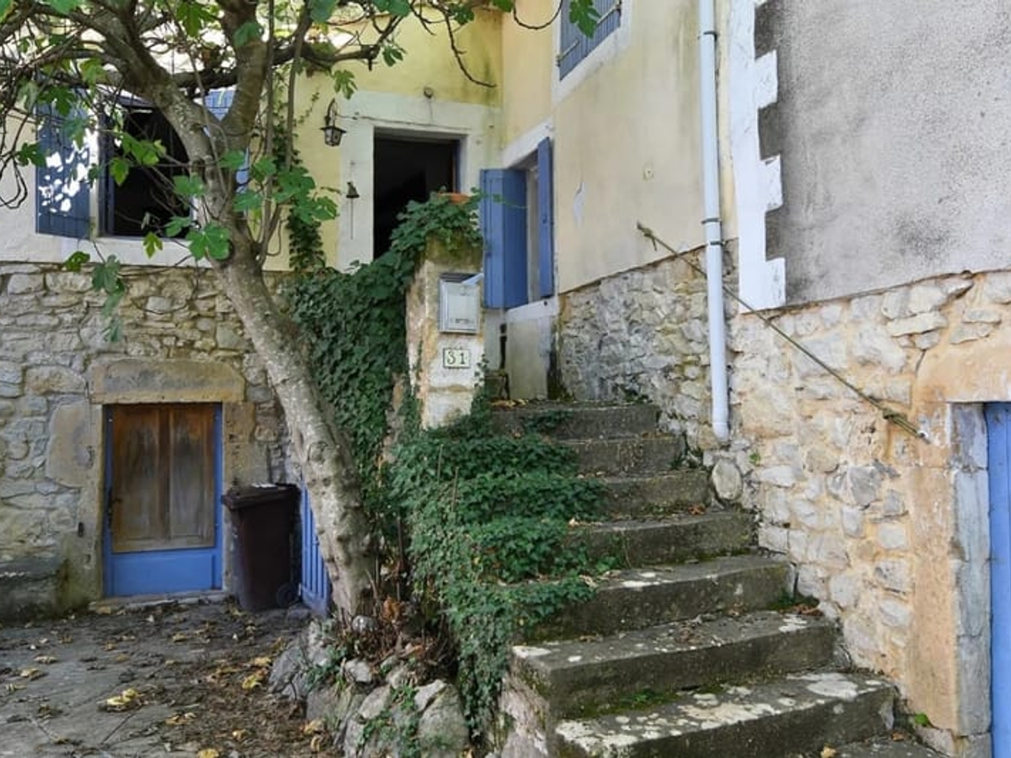 Rare à 13 km d'Uzès : Maison de village à rénover + terrain constructible indépendant