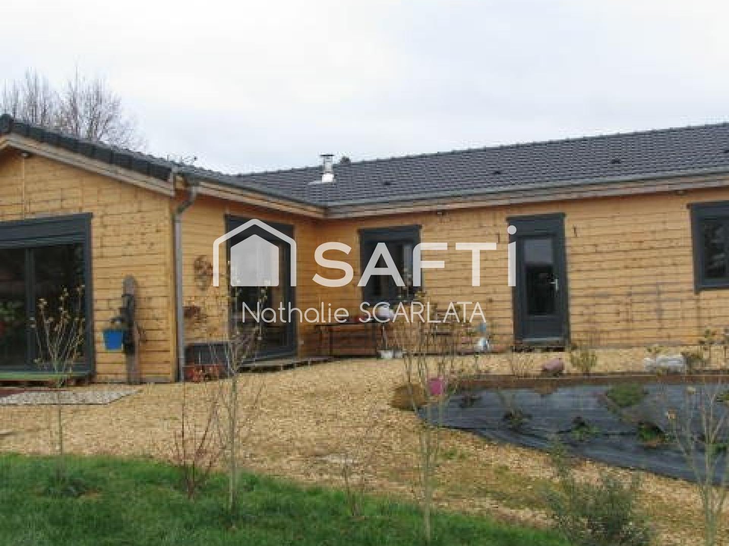 BIEN D'EXCEPTION DE 135 m² de PLAIN-PIED SUR SOUS-SOL avec terrain et garages