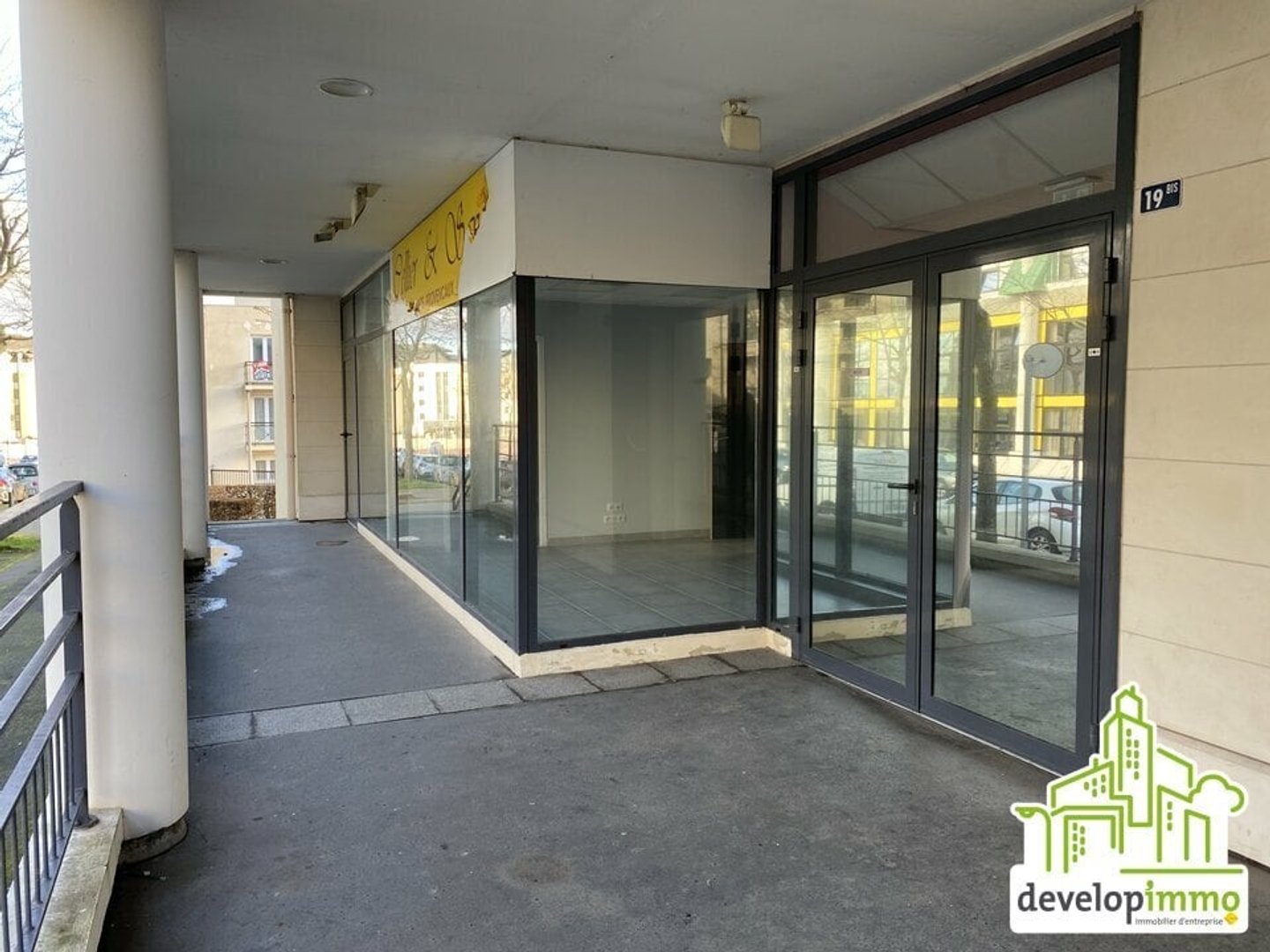 BUREAUX - LOCAL PROFESSIONNEL A VENDRE OU A LOUER