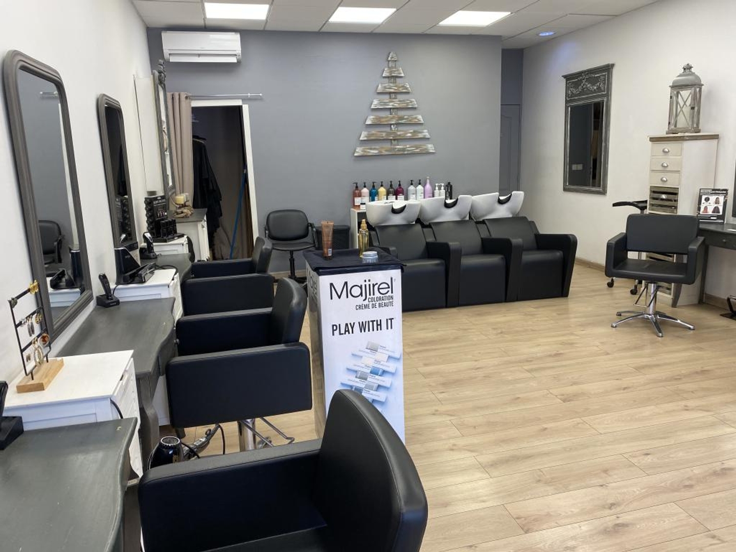 SALON DE COIFFURE MIXTE ZONE COMMERCIALE PARKING CLIENTELE ALPES MARITIMES