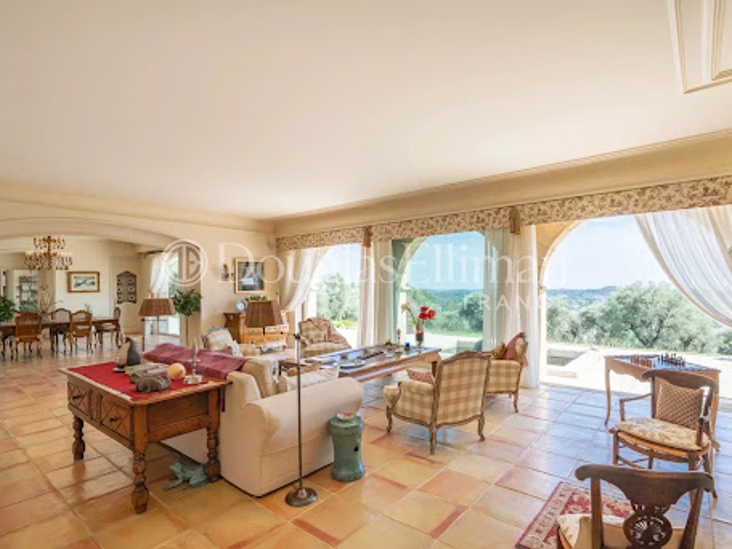 Maison à vendre - 13 pièces - 700m2 - Châteauneuf-Grasse (06740)