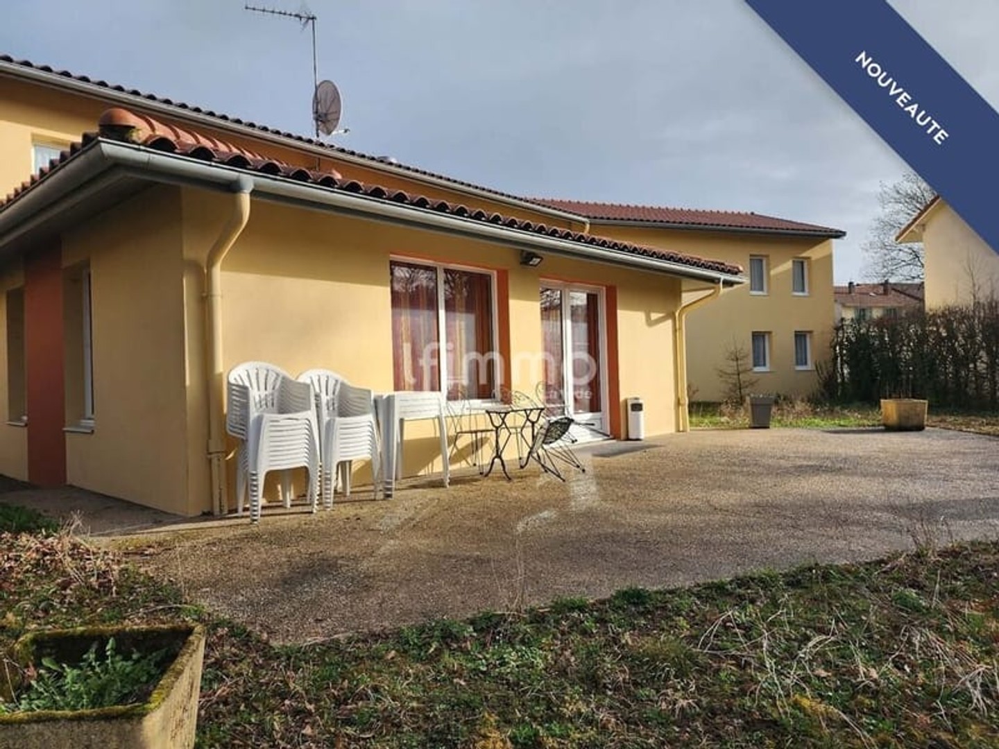 Murs et fonds â€“ HèŽtel 35 chambres