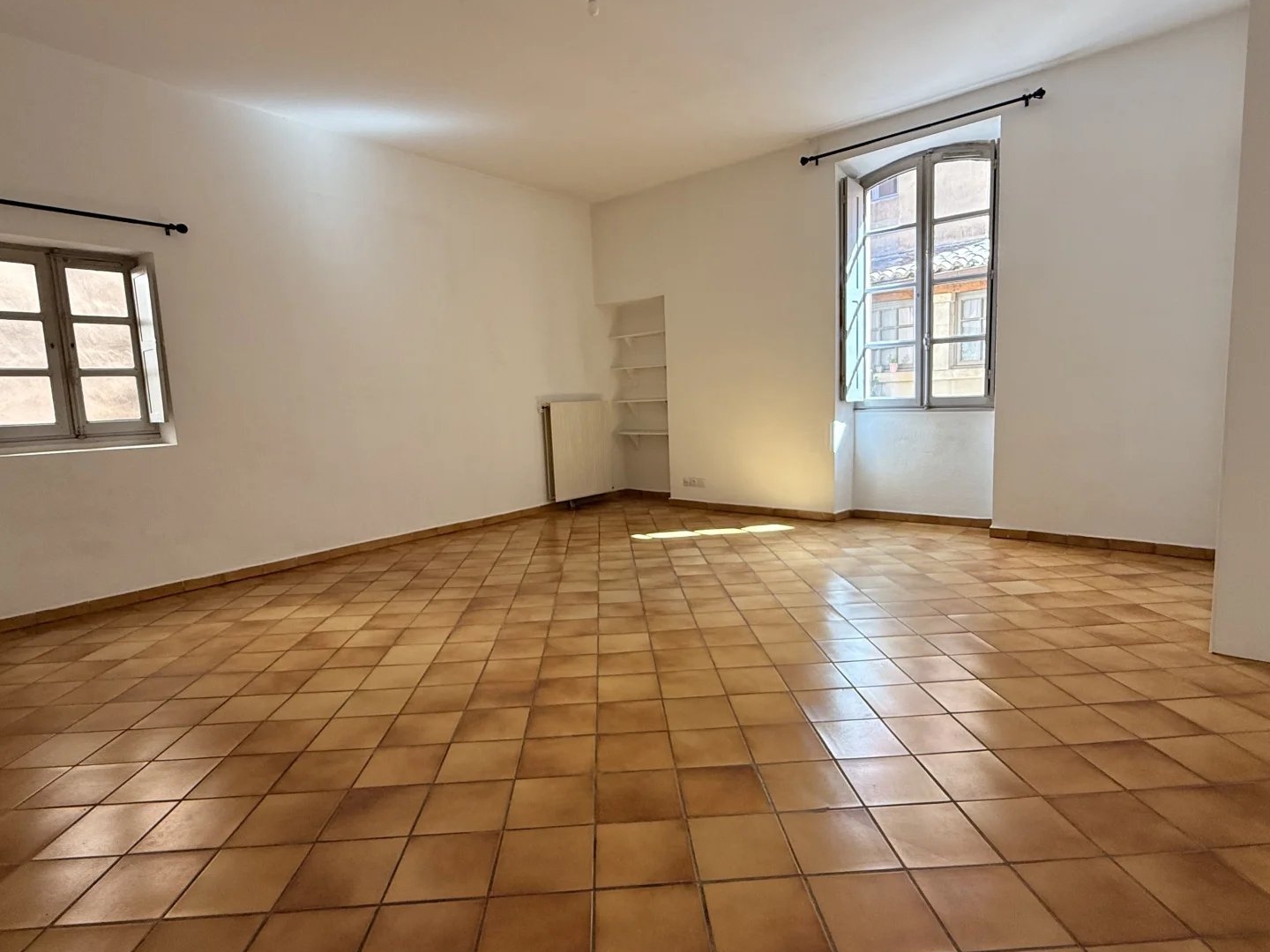 Appartement à vendre - 2 pièces - 70m2 - Nîmes (30000)